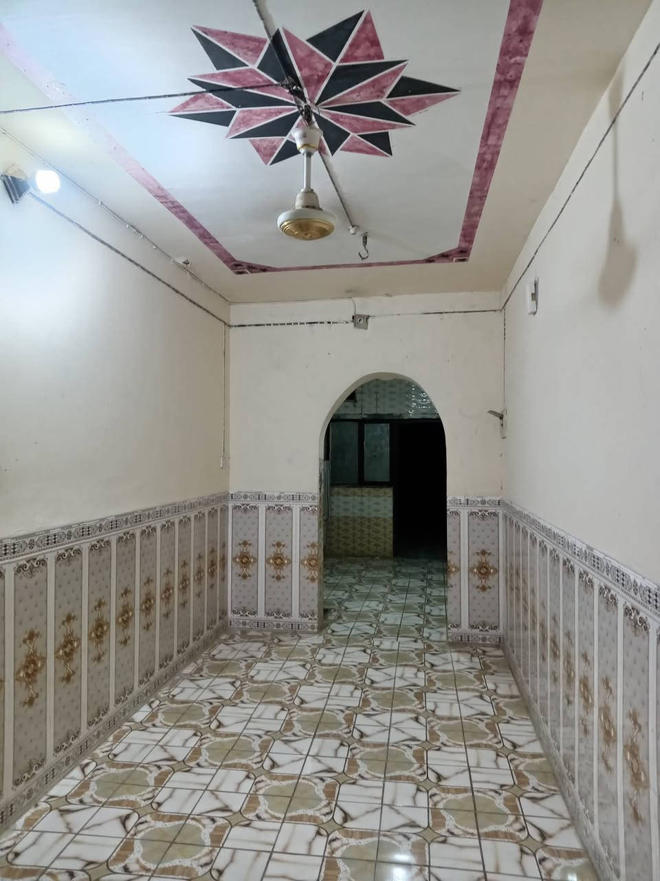 بيت للبيع ١٥٠ متر محجوز مبادره في حي المنتظر خلف البزل كما مؤشر بالصوره بشارع قيس ال محمد الشعيبي سعر مناسب للتواصل ***********
