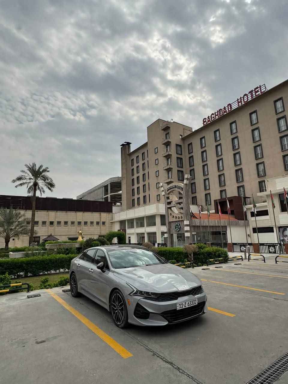 سلام عليكم 
K5 GT gt2  2024 
اللون سمنتي
ممشى 37km
المكينه  شكد ماقويه لل100 السياره تبطنش 
2.5L turbo
300hp 
420nm
نظام سمارت ستريم يعني gdi ودوش
كير 8 نمر dct نمراته تلزكك بلكشن 
مواصفات السياره فول الفول مزوعه مواصفات
خمس كامرات
تحديد مسار
تحذير المغادره من المسار ومحافظة عل المسار 
مثبت سرعه ذكي ومتفاعل مع السياره الامامك
تنبيه تصادم امامي وخلقي وجانبي وتوقف مو بس تنبيه
نقاط عمياء 
ارباكات 8 حتى للركبة 
حساسات اماميه وخلفيه 
هاند بريك كهرباء 
اوتو هولد 
شفتات خلف المقود 
اربع جام اوتو والاماميات مدبله 
سماعات BOSS يعني تونس 
بنراما عل طول السياره 
المقعد السايق والراكب كهرباء وتدفئه وتبريد ومسند ظهر ثنينهن 
تدفئه ستيرن 
اربع وضعيات قياده وبيه السبورت بلاص يفصل تراكشن وتونس بصوت التايرات
تايرات جديده 
ويل19 اربعتهن نضيفات كلش ولا بيهن عواج بس بلاص داخلي من الشركه
السياره نظيفه وحلوه
تقريباً انضف GT 24 وبهيج ممشى وبهيج مواصفات 
 الضرر بابتين سايق وبنيد مبدل بس 
لا جاملغات بارد ولا شاصي ولا راديترات ولا ايرباكات كلشي وكاله 
صور الحادث عندي وللتفاصيل اكثر تواصل وياي 
***********
مكاني بغداد
