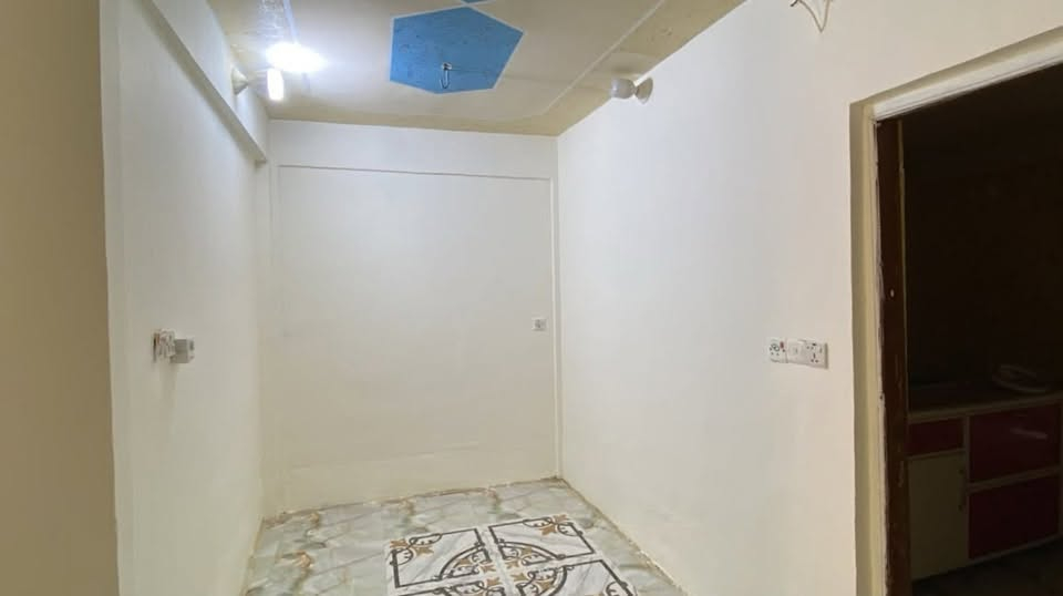 السلام عليكم يوجد بيت في حي العباس شارع السيده نرجس شارع تبليط ماء مجاري خط مولده فقط تفعيل ماطور ماء يوجد كافه الخدمات اي استفسار الاتصال او مراسله الصفحه 
ويكون تأييد سكن من المنطقه السابقه الذي يسكن بها المستأجر اجاره 325 الف ***********@
