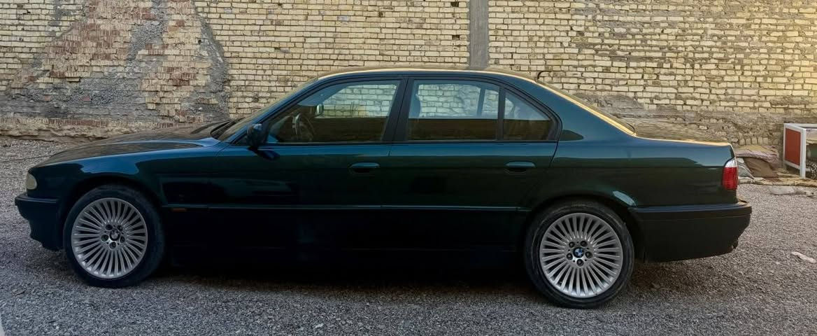 السلام عليكم فقط بيع بدون مراوس بي ام دبليو موديل 1995 خفاش حجم 730i بيها مكينه 740 V8 مكينه قويه وعل شرط وكير مكفولات السياره مصبوغة عام تخم تواير جديد شاشه تحكم 16 حركه كله شغال سياره نضيفه وحلوه كلش كشنات لا شخوط ولا شك كله بلادي مرتبه كلش هزه سنويه كله جديد رقمها اربيل تحويل ثاني يوم مكان السياره كوت سعر 75 وبيها مجال الشراي يتصل أو يتفضل خاص***********
