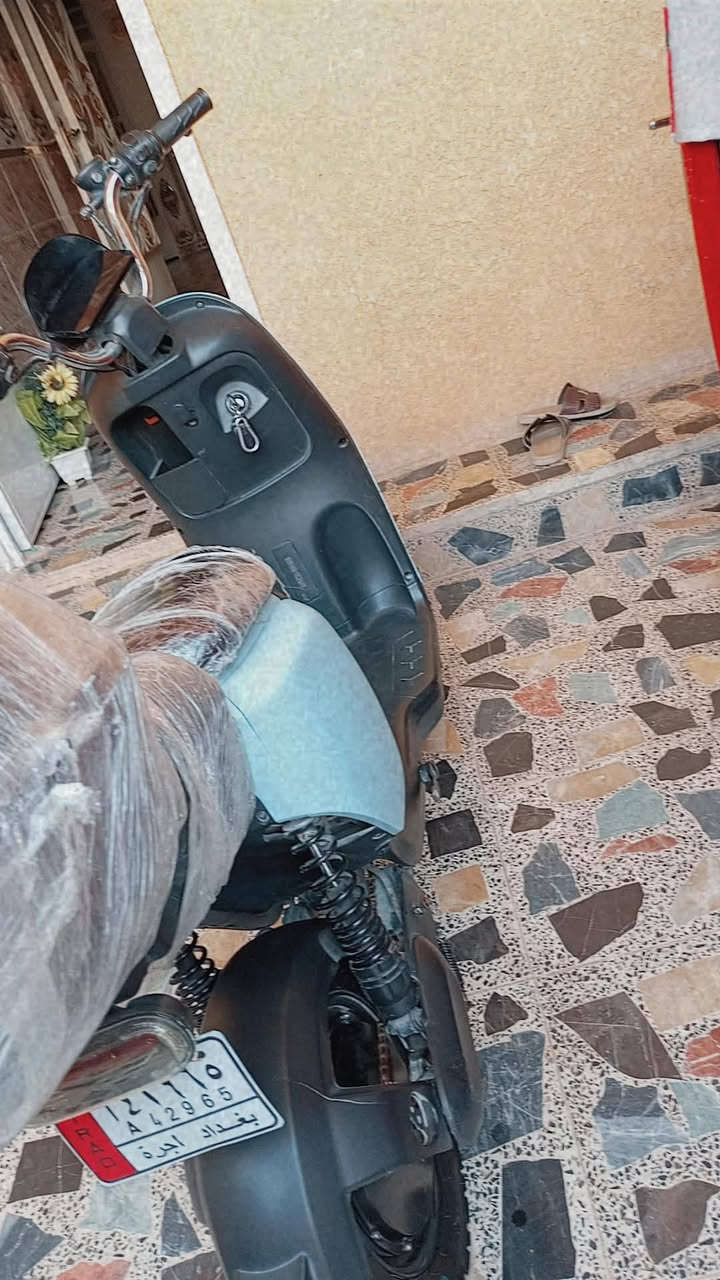 السلام عليك شباب دراجة شحن اللبيع دراجة بطاريات وشحن ومضبوطة وعلى فحص وجميع كهرباءيات شغالة  وسويج وبصمة المكان مدينة الصدر الرقم ***********
