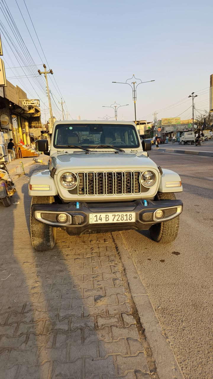 🚙 Jeep Wrangler Sahara 2024 ⚡ 4xe Plug-in Hybrid 🇺🇸
وارد أمريكي 4 أبواب 
📊 الممشى: 20,000 ميل فقط 
📄 Clean Title ✨ 
حالة السيارة ممتازة ونظيفة جداً 🔧 بدون إضافات – ستوك 👤 استخدام شخصي
سيارة للّي يعرف قيمة الرانجلر ويريد موديل حديث، هايبرد، ممشى قليل، ونظافة عالية.
✅ الفحص مفتوح للمشتري بأي مكان يختاره
✅ السيارة جاهزة للفحص والمعاينة
✅ لا توجد إضافات أو تعديلات مخفية
📍 البصرة
💰 السعر: [36000] دولار
📞 للتواصل: [***********]
