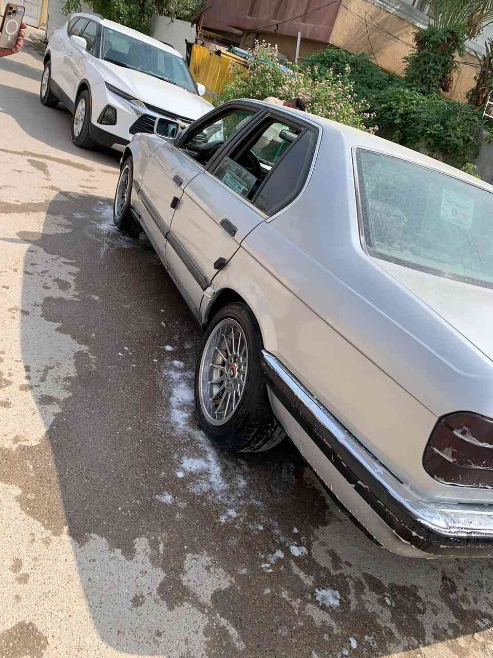 سلام عليكم بيع مستعجل جوه سوك بي ام دبليو  حجم  735i سلندر 6 رقم بغداد دولي تحويل مباشر  سنويه ٢٩ مكينه وكير وكسن حداديه فول مكفولات مال جناي تخم ويل مميز ١٧مع تخم  تاير جديد سياره مكفوله من ضربه بلاديه سياره رش جماليه عام اثر جراد  غرفه جلد اسود ملكي بلاديه سياره جاهزه حته جك وسبير بلاديات لايت ابو السوار سعره سياره. ٤٠ بيه مجال ***********  *********** كورك بي وتساب
