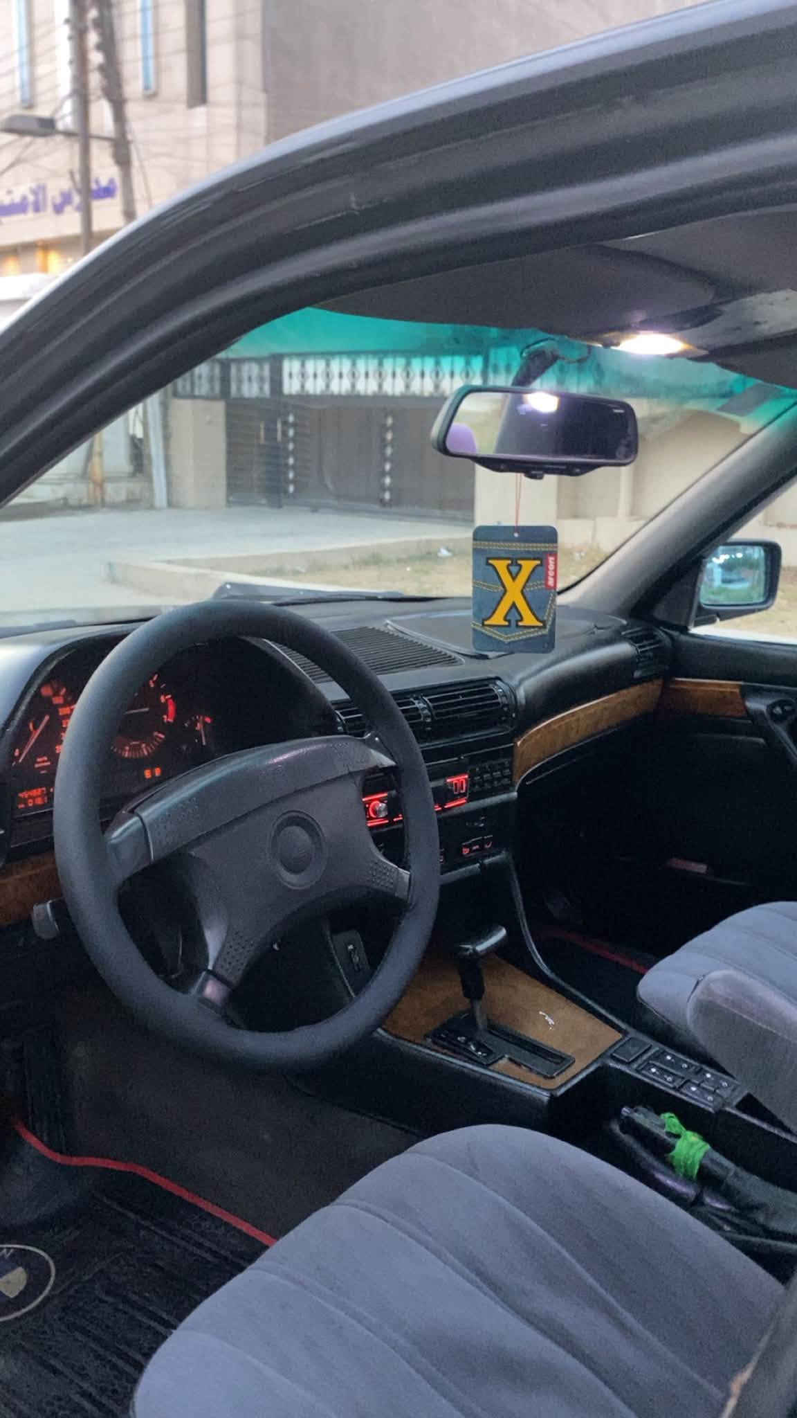 للبيع BMW 735 
موديل ٩٢ رقم بغداد الانكليزي باسمي تحويل مباشر هزه جديده 
محرك كير شغاله ١٠٠/١٠٠ 
حداديه جديده امامي خلفي 
تبريد شغال ثلج 
موصفات 
دبل ايرباك دبل كمبيوتر دبل جام 
سلايد رووف طكيتن 
داخل مخمل جديد 
بطاين سود صاج ملكي ابو الخط 
ترايش لمتد 
سكليتر كهرباء  
لايت زنون  
برده خلفيه 
ويل خليه اصلي وتخم تاير جديد 
سياره جديده. بمعنى الكلمه وعليها ادامه كامله مال جناي بدون اي نقص 
مصبوغه عام للجماليه بدون اي ضربه ولا خايس 
السعر 63$ 
للاستفسار الاتصال على الرقم ***********
مكاني السيديه حي الاعلام
