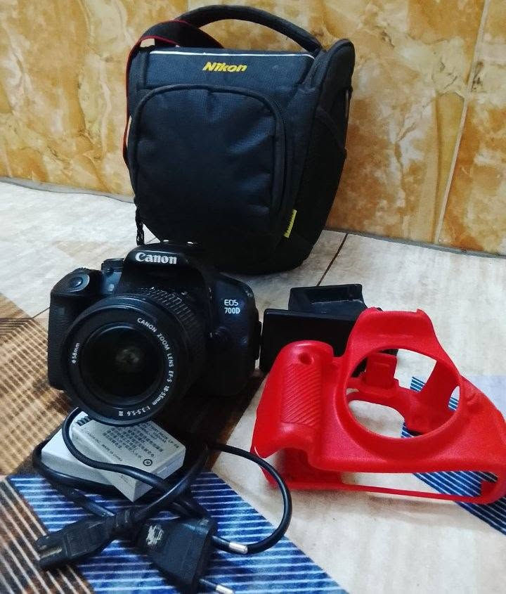 نيكون 700D • عدسة 18/55 • 3 بطاريات
