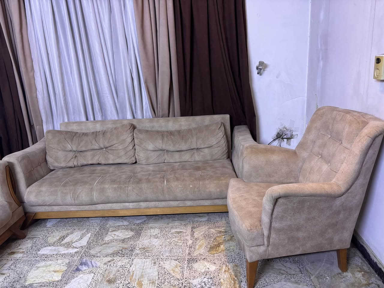 غراض منزلية • نظيفة جدا • للبيع