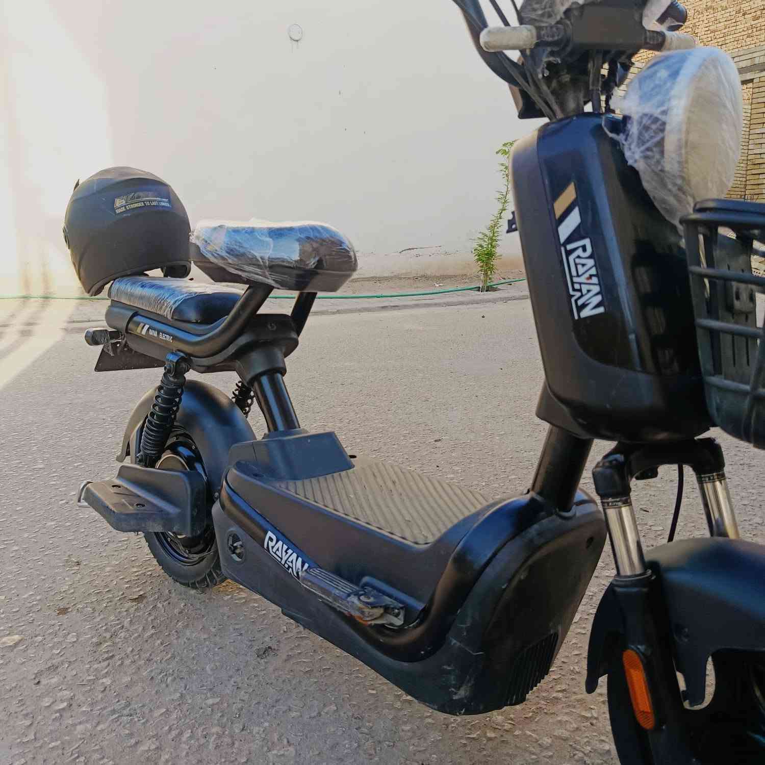 دراجه شحن بريمر ريان حجم 14
4 بطاريات جدد بل جيس 
دراجه اخت جديده نضيفه حيل 
تايرات بوضع الوكاله مختمات 
دراجه كله مختمه 
سله  بريكات جدد 
كهربائيات كله شغاله نقص مابيهن 
ملف 500w سريعه كلش 
والصور تشهد 

دراجه جديده لحد يكسر بسعره سعر 280 وبيه مجال 
رقمي ***********
متواجد ماسنجر
دراجه ابيع شرط الفحص
