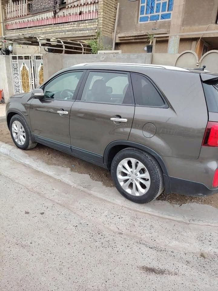 سلام عليكم سورنتو موديل2014 ورد امريكي فول وحد على وحد  بانرامه جنط كهربائي7راكب تبريد 3قطع بصمه  كشنات جلد تبريد تئفه تخم تاير ياباني  باتري جديد    السياره فول واحد على واحد ماشيه88  تبريد ثلج رقم بغداد دولي بسمي مكان بغداد    الرقم ***********  مكينه 6سلندر ما مفتوح  السيارة أحلى من الصورة السياره ليب واحد
