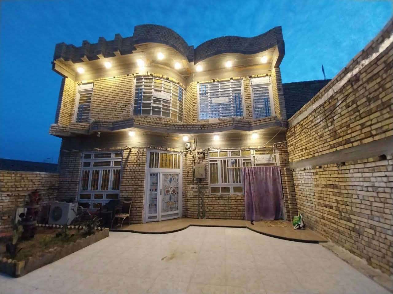 السلام عليكم بيت للبيع حي الحسين شارع سواق تاج لبنان لبيت طابوك كونكريت شغل راقي لبيت طابقين كامل مساحه 200متر ‭***********‬
