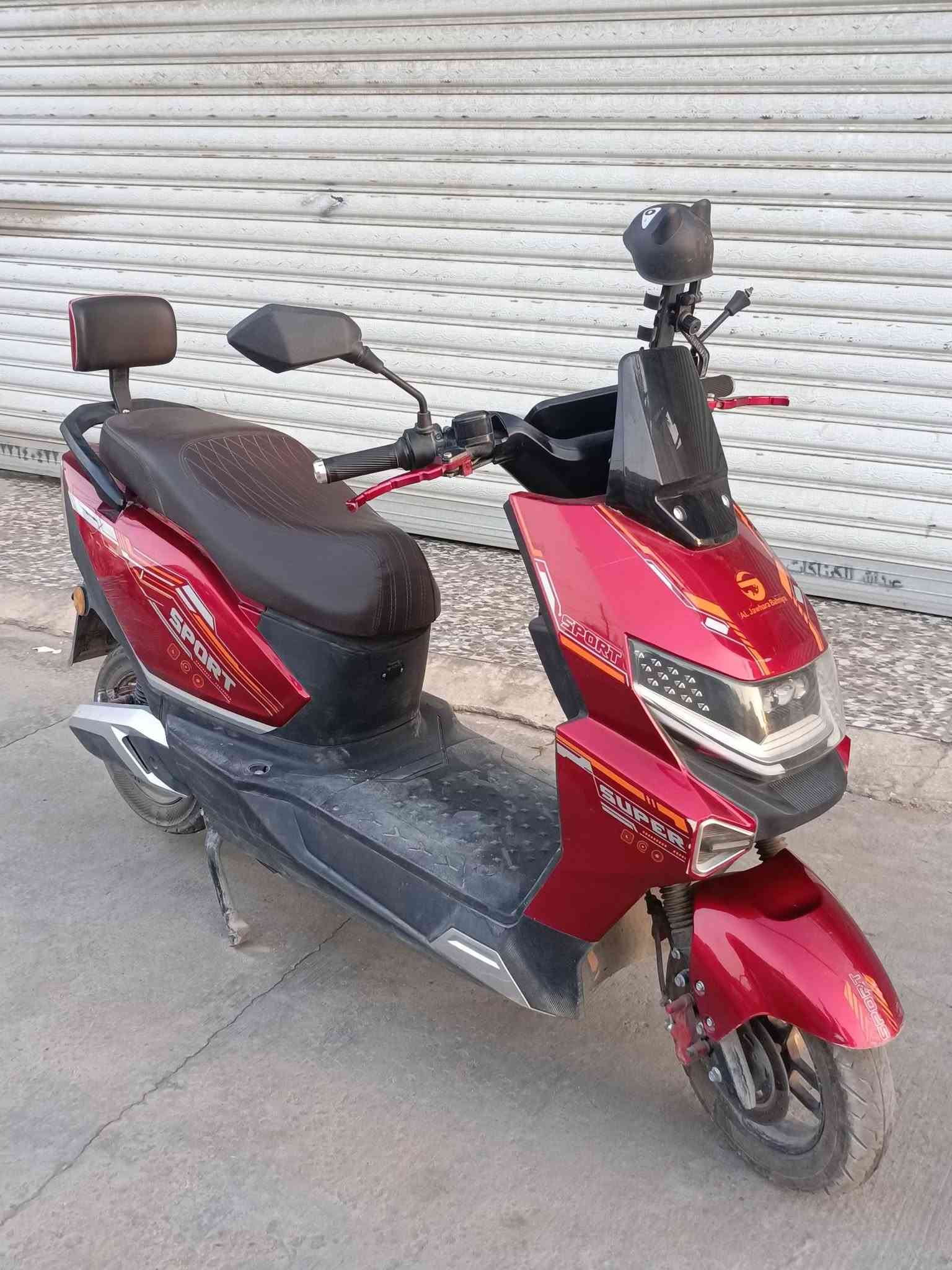 ‏السلام عليكم 🛑
‏🛵دراجه شحن سكنس نثيه
‏موديل 2025
‏💿تايرات جدد جوبلس
‏⚡ملف 2000 نحاس 
‏🦾سرعه ٩٠كم.س
‏🔋٦بطاريات كبار 
‏🪉جهاز انذار لمنع السرقات
‏دبل سويج وتشغيل بصمه عن بعد ومنضومه زنون عدسه وبيها نظام بك R🛑 وشاشه اعطال 
‏ واحله من الصوره السعر 550 وبيها مجال للطيبين المكان بغداد زعفرانيه
‏للاستفسار ***********
‏
