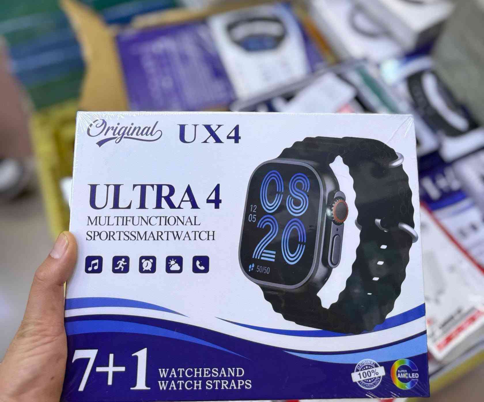 ساعة 7 سير 
السعر 7000 فقط جملة 
للاستفسار ***********

نص مكتوب في الصور:
- Original | UX4 SMARTWATCH MORE THAN JUST A WATCH
- شاشة كبيرة بوضوح عالي
- متعدد الرياضات (عداد خطوات- نوم- كالوري)
- مراقب صحي نبضات القلب
- مكالمات وإشعارات على الساعة
- مقاوم للماء (يومي الاستخدام)
- بطارية قوية تدوم لعدة أيام
- Original | UX4 SMARTWATCH 7+1 WATCH STRAPS