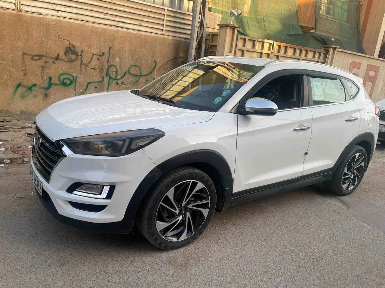 السلام عليكم 
توسان 2019 خليجيه 
مكينه 2000 دوش 
مواصفات: بصمه ومري شفط وشاحن لاسلكي وكشافات وترحيب بيبان 
السيارة بيها مكانات صبغ ابيع عام 
وطختها من ورا 
السعر 120 
الشراي يتصل ***********
العنوان بغداد 
ورقم السيارة اربيل وشرط التحويل
