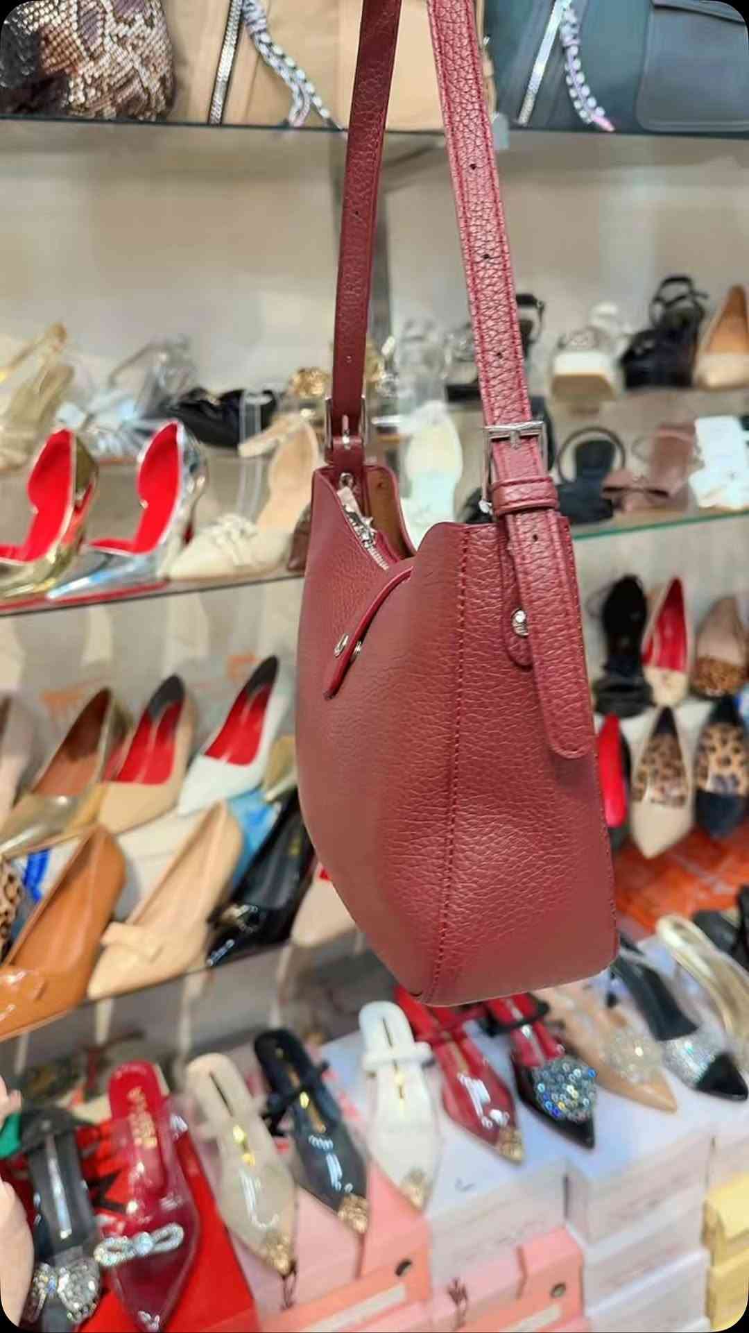 جلد سوفت • احذية • حقائب