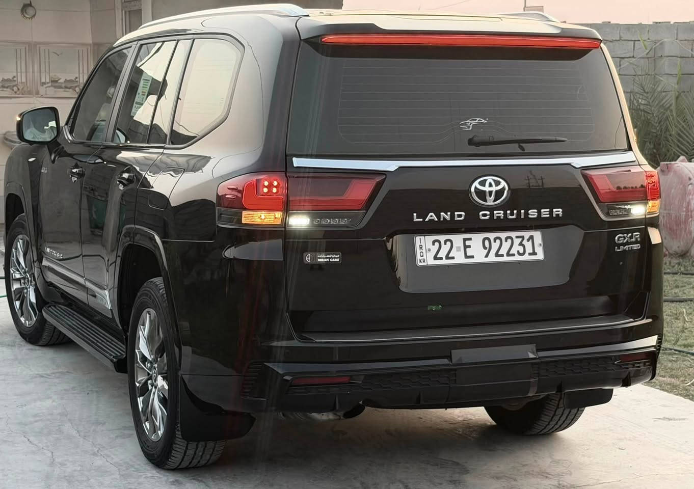 ﷽
بسعر مناااااااسب جداً 

� لاندكروز بلاك ادشن 2024 GXR -Limited 🌟
شركة ساز   ام الضمان 
بلاك ادشن اصل مو تلزيك
فول موصفات 
1. فتحه سقف 
2. كامرات 4 
3. رادارات 
4. حساسات 360 درجه 
5. صندوق كهرباء 
6. شاشات عدد 3 
7. كشنات كهرباء 
8. شاحن لاسلكي 
9. ثلاجه 
10. نظام فور ويل 
11. كشنات تبريد 
12. محرك 6 سلندر 4000 تنفس طبيعي 
13. جديدة وحلوه ومال جناي 
14. رقم ربيل بسمي تحويل مباشر 
15. كفاله عامة من جميع النواحي 
16. بعدها بحالة الوكالة 
• نظام تحكم منفصل بالتبريد للمقاعد الخلفية
 • شاشة وسطية كبيرة ونظام صوت فاخر
 • فتحات USB، بلوتوث، أنظمة أمان حديثة
🔹 الحالة:
✨ سيارة للذوّاقين فقط 
🚗 السيارة  ختم بلاك بكل مكان                         

عداد ١٤ الف 

لاستفسار الاتصال ع الارقام التالية 📲📲

‏***********
‏  

تحياتي لجميع***********
