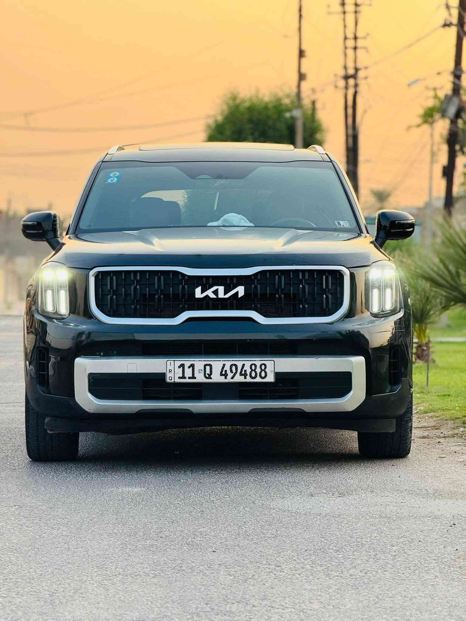 السلام عليكم 
كيا تيلورايد 2023 SX XLIn
السعر193 وبيها مجال 
رقم بغداد الجديد بسمي وهزه جديده
حجم المحرك 6 سلندر 3800.  كفاله 
عداد المسافة 60
بصمة ابواب وتشغيل عن بعد. 
زينون عالي ناصي آصل. 
فتحة سقف
رادر جانبي مانع اجتياز. 
فور ويل درايف 
تحديد مسار. 
كامرات محيطية. 
حساس حلفي. 
شاشة كبيرة متصل . 
تدفئة+تبريد الكراسي الامامية. 
تحكم ستيرن جهيتن. 
خزن ميموري متكامل 
حساس خلفي. 
سستم صوت متكامل. 
كنترول تبريد خلفي منفصل. 
كشن سياحي. Vip. 
رادر محيطيه 360 درجه 
الكراسي الامامية كهرباء. 
٧ راكب ٣ قطع تبريد. 
اشاير مري قابلة للطيء. 
مقاعد جلد حار بارد
 خمس كامرات 
السياره فول  مواصفات  
الحادث داخل المنشور والسونار كذالك 
بدون دواخل بدون ايرباك 
السيارة جديده متعوب عليه 
العنوان بغداد 
الاستفسار ***********
