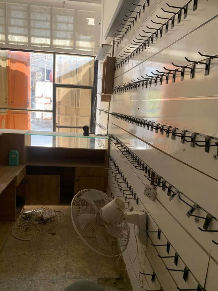بلوكات مستخدم شهر نضيف جدا قياس كامل بدون قص مكاني كربلاء شارع المدرسي يوجد توصيل جميع المحافظات القطعة الوحدة ٣٠ الف عدد القطع الكلي ٤ + فضلات ايضا ***********
