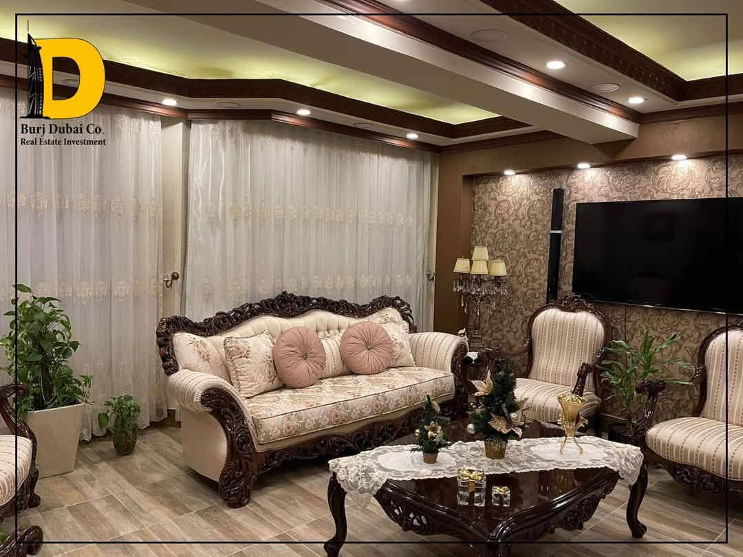 3 مليون ونص
***********
كرادة داخل
 بدون اي ضرر سعر الشراء 5 ملاين

نص مكتوب في الصور:
- D Burj Dubai Co Real Estate Investment
- Burj Dubai Co. Real Estate Investment