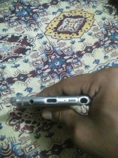 نوت 10 لايت • ١٢٨ • شاشة مكسورة