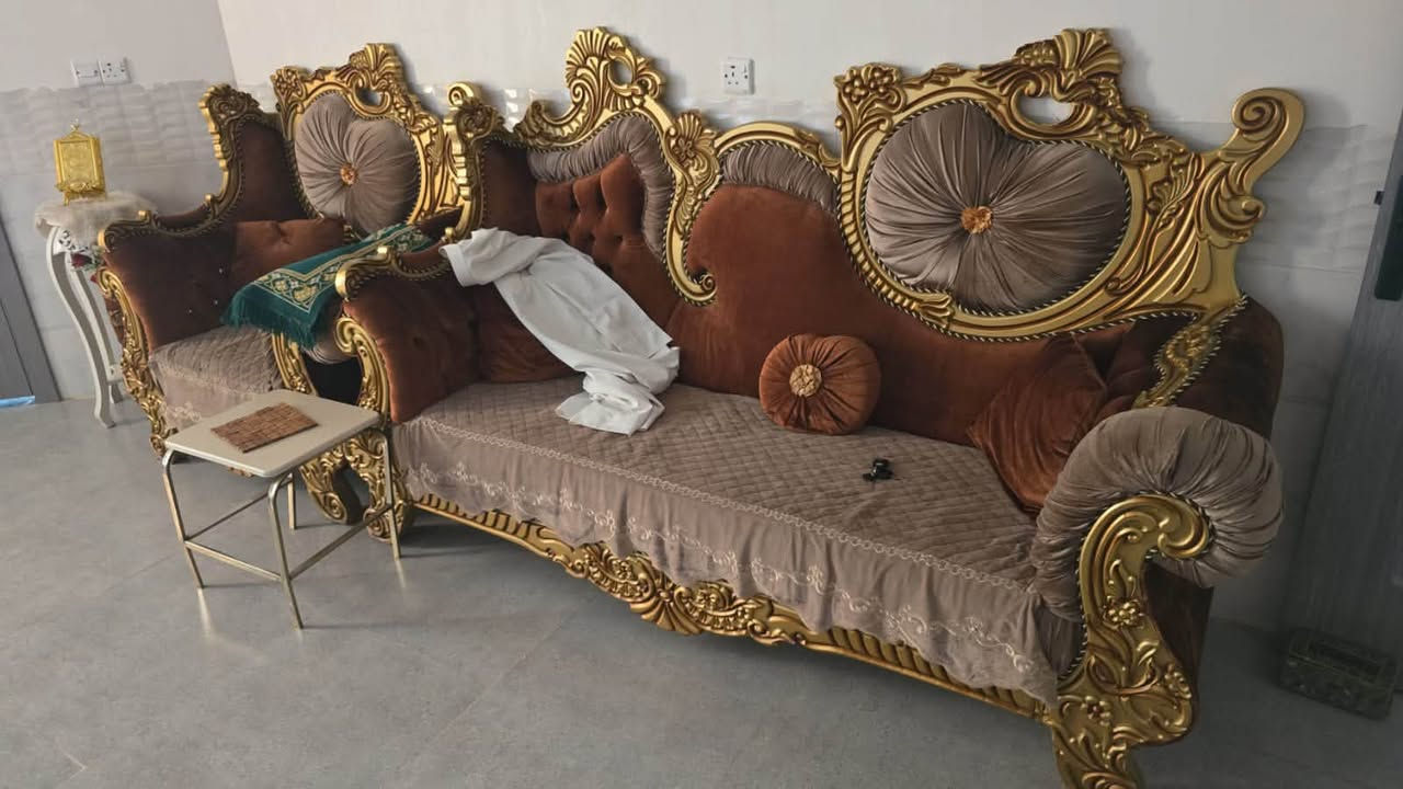 غراض بيت للبيع كلشي وسعره كلش نظيفه وجديده 
للاستفسار ***********
