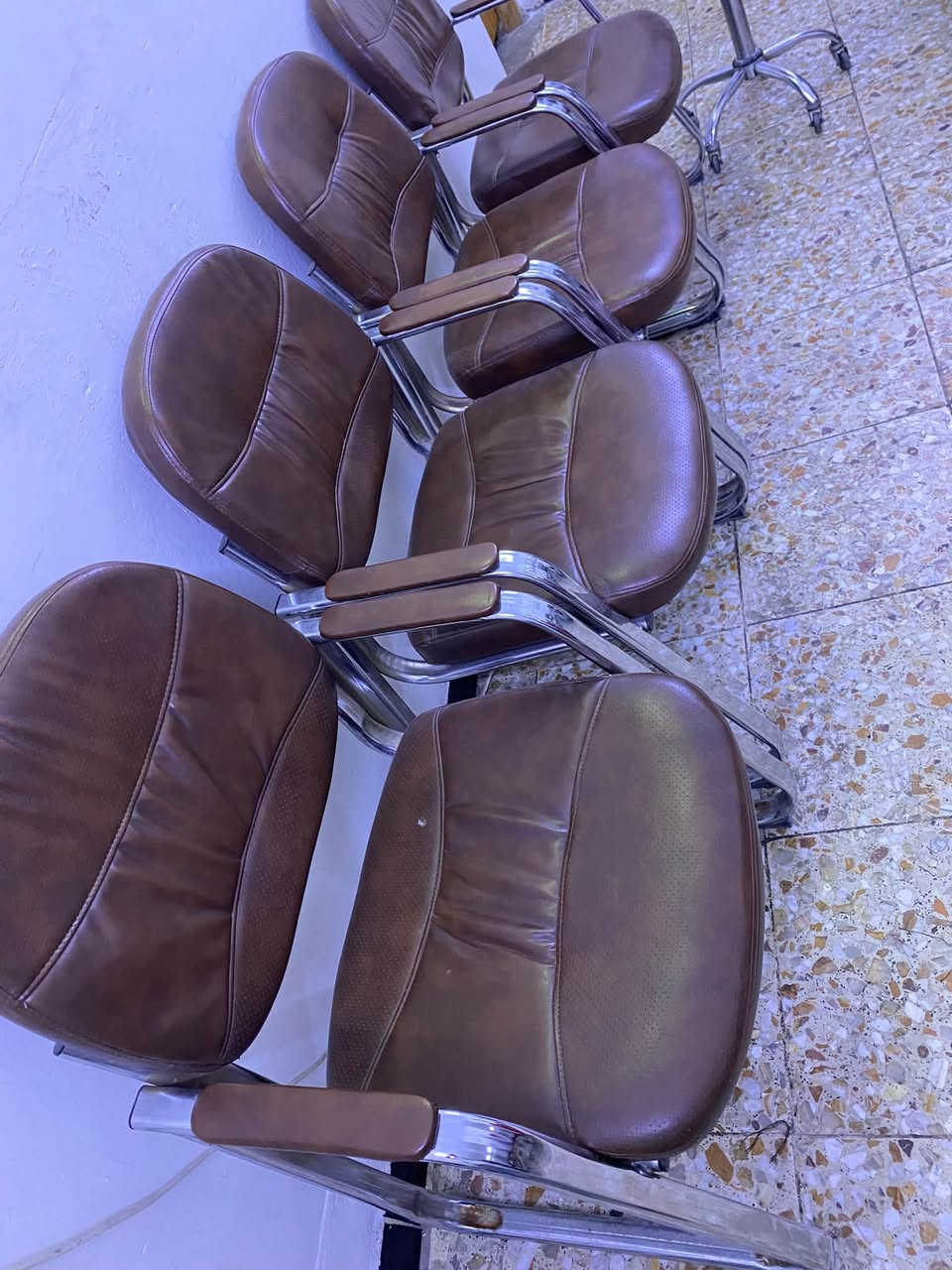 سلام عليكم كراسي مكتبي العدد ربع ++كراسي دوار ثابت
جديد استعمال قليل ***********
