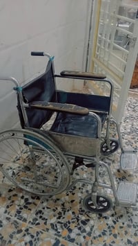 عربانه البيع ب50الف مقعد وعكازات مال زغير وجبير البيع  07782394811 رقم...