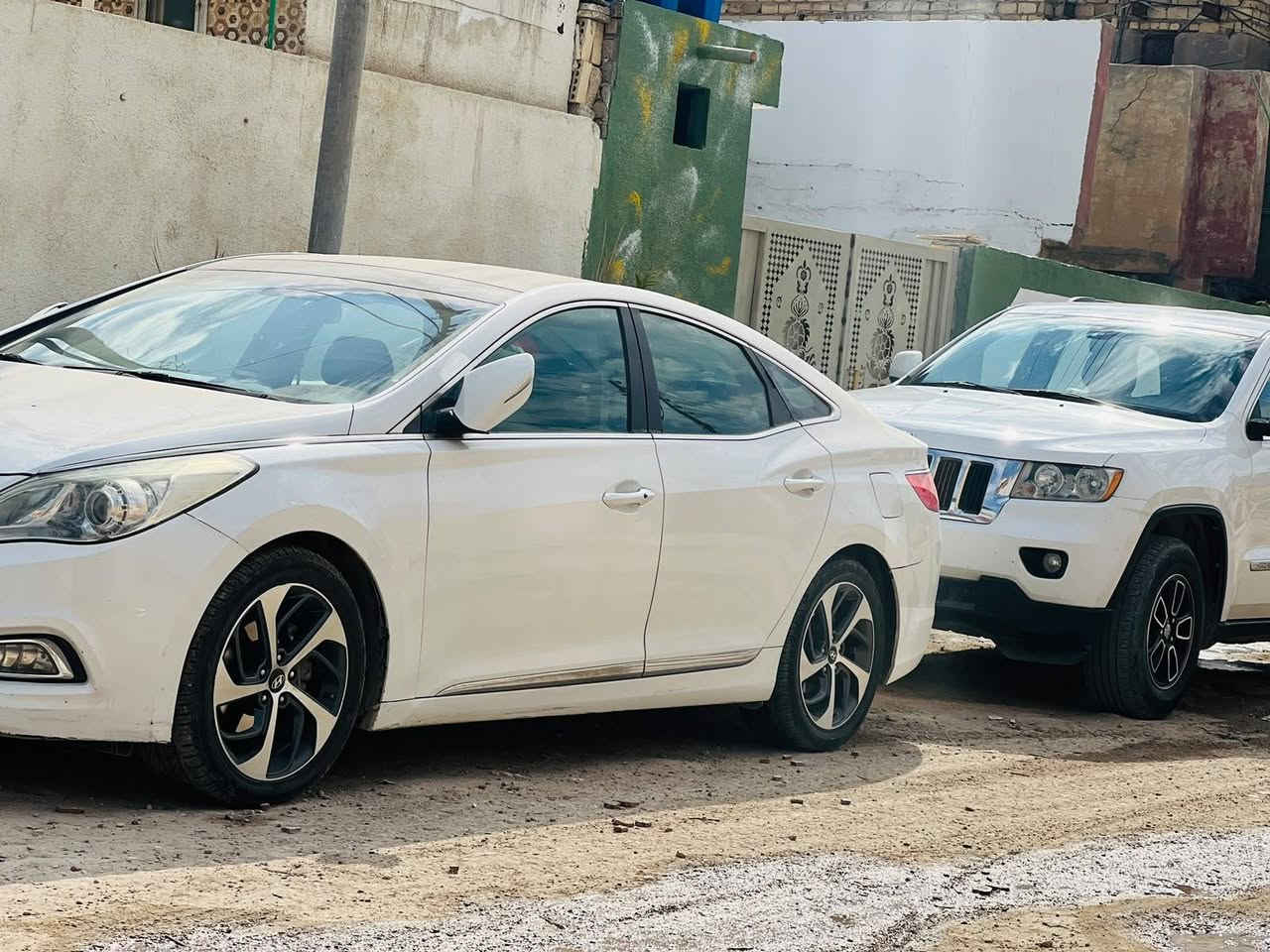 سلام عليكم اخوان 
ازيرا گراندر خليجي موديل 12 حجم 3000 اعلى فئة 
فول مواصفات  ميحتاج اذكر المواصفات مبينة كدامك السيارة جاهزة من كلشي كلشي محرك وكير خير من الله تبريد ثلج  ...
حادثهة باب السايق معدل ومصبوغ واليحب يتفضل ادزلة السونار
السيارة معروضة 118 وبيهه مجال 
رقم بغداد وبأسمي سنوية ل28
مكان السيارة بابل / القاسم
للاتصال / ***********
