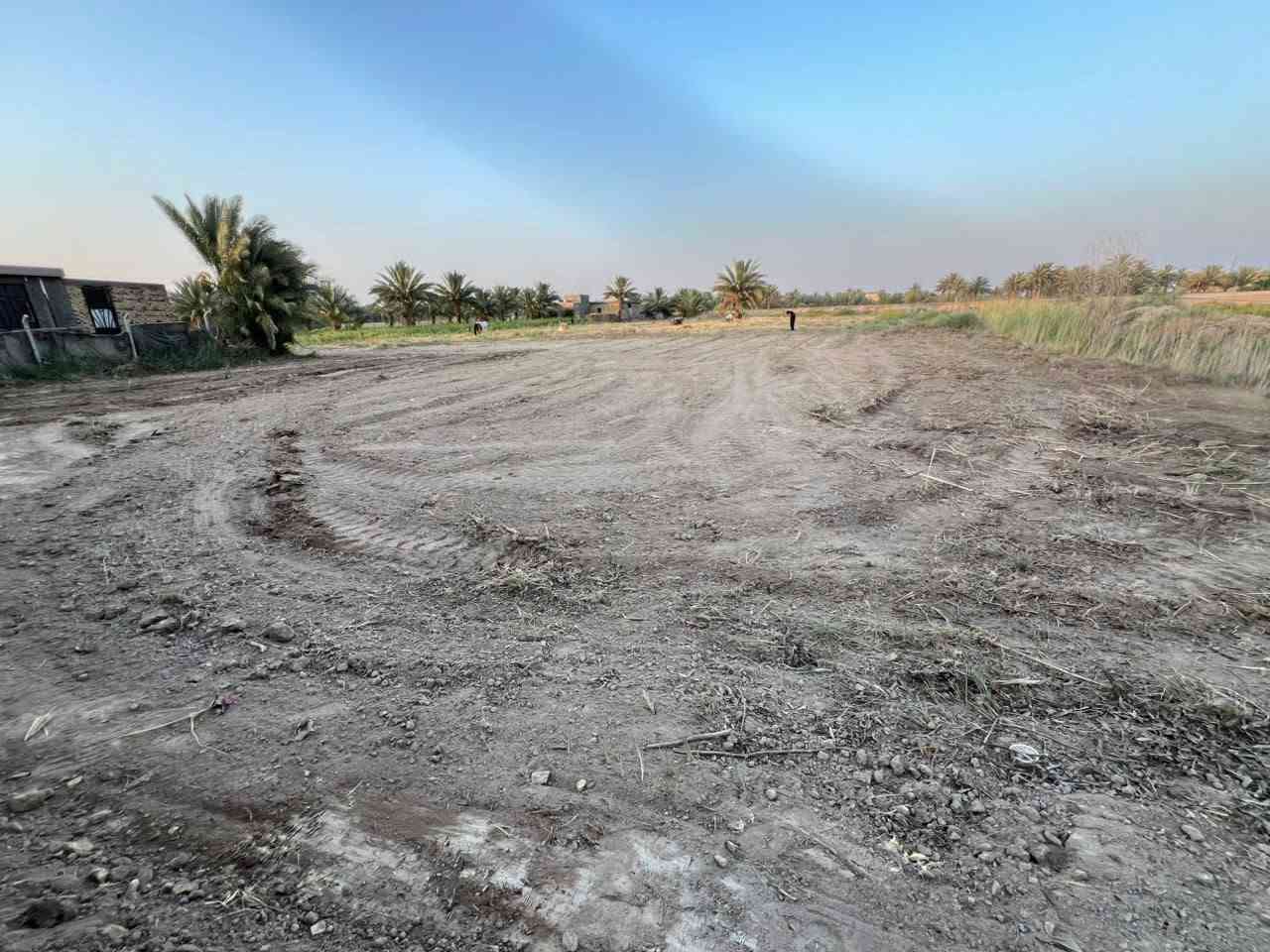 السلام عليكم هاي ارض زراعيه ١٧٥٠متر قرار ١١٧العنوان مقابيل جامعت بابل قرب النبي ايو السعر ٤٠مليون وبيها مجال الستفسار على الرقم ***********
