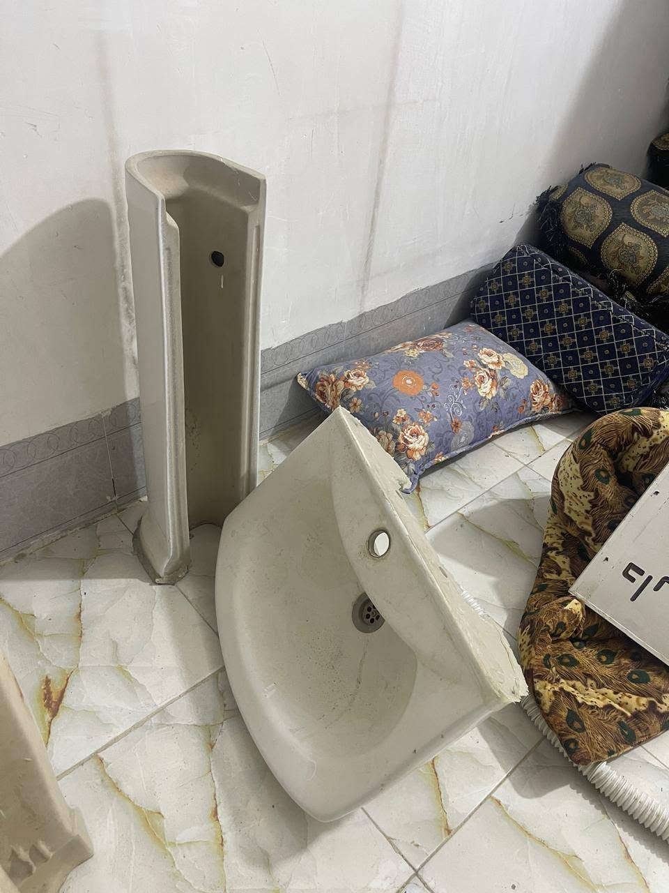 جلسة ونص • نظيفه