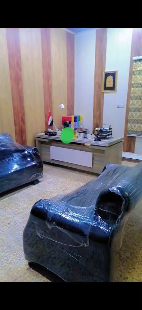اثاث مكتب للبيع
تخم جلد 7 مقاعد جديد 
كراسي جلد عدد 2
كرسي مكتي متحرك
ميز مكتب حجم كبير
للاستفسار تواصل خاص او اتصل على الرقم ***********
