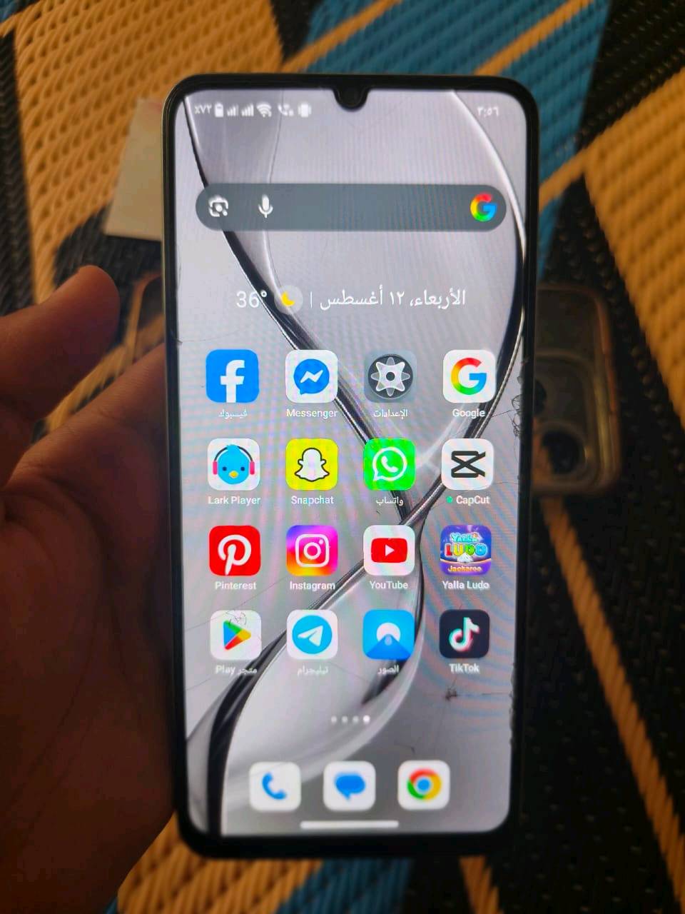 🔸realme Note 60x هاذ أسم الجهاز
📱 مواصفات الهاتف:
​الشاشة: 6.74 بوصة IPS LCD بمعدل تحديث 90Hz وسطوع يصل إلى 560 شمعة.
​المعالج: MediaTek Dimensity 6300 (6 نانومتر) يدعم شبكات الجيل الخامس 5G.
​معالج الرسميات: Mali-G57 MC2.
​الذاكرة الداخلية: 128 جيجابايت.
​الرام: 4 جيجابايت (مع إمكانية التوسيع الافتراضي).
​الشرائح والاتصال: يدعم تركيب شريحتين اتصال + شريحة رام إضافية (كارت ميموري) في نفس الوقت بمنفذ منفصل.
​الكاميرا الخلفية: 32 ميجابكسل رئيسية مع عدسة مساعدة وفلاش LED.
​الكاميرا الأمامية: 5 ميجابكسل.
​البطارية: 5000 مللي أمبير.
​الشحن: بقدرة 10 واط بمنفذ Type-C.
​النظام: أندرويد 14 مع واجهة Realme UI 5.0.
​الأمان: بصمة أصبع مدمجة بزر الطاقة الجانبي + بصمة الوجه.
​المميزات: مقاوم للرذاذ والغبار بمعيار IP54، ويحتوي على منفذ سماعات 3.5mm. ♡ الموقع:  ذي قار:  سوق الشيوخ ♡ رقم الهاتف *********** ♡ السعر خاص متواجد على مدار 24 ساعة 🤎🔸