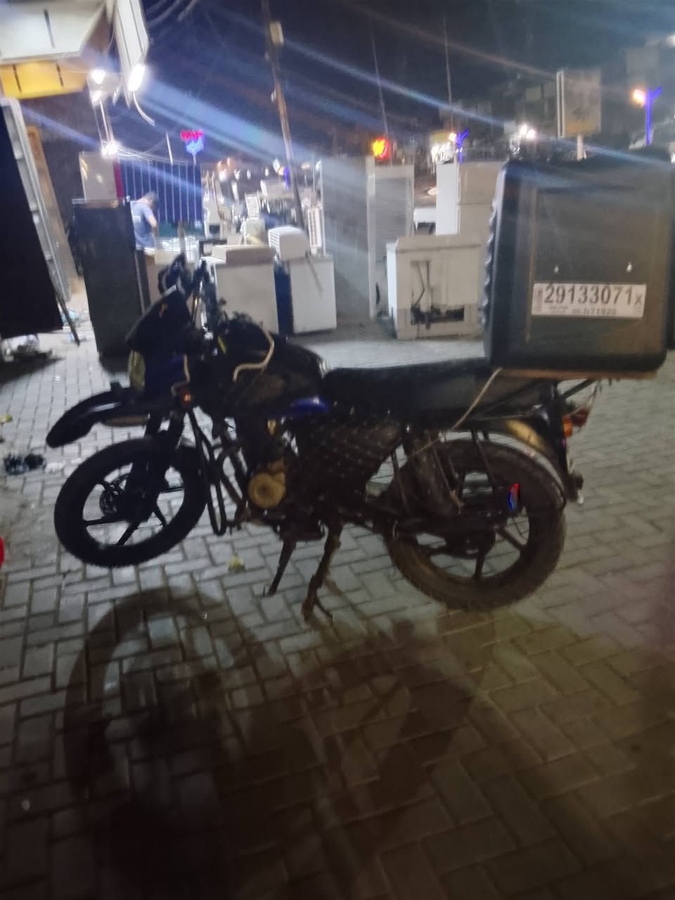 سلام عليكم ورحمه الله وبركاته شبابنه الطيبه بوكسر للبيع موديل 22 اوراق سكنر سعر 950وبيهه مجال مكان بغداد رقم هاتف ***********
