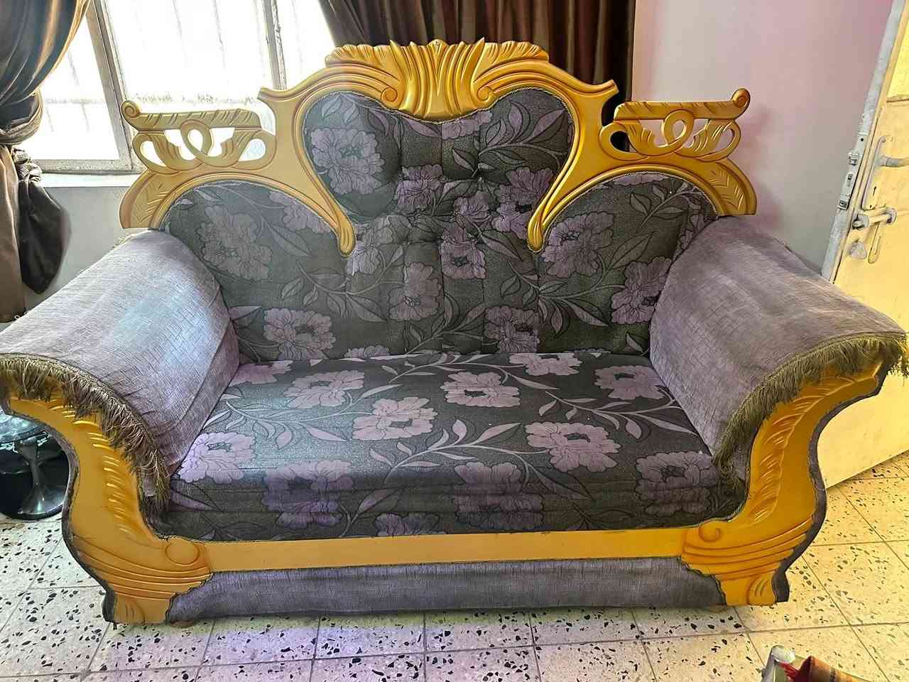 تخم للبيع ملكي عشره مقاعد
عنوان بغداد : ***********
