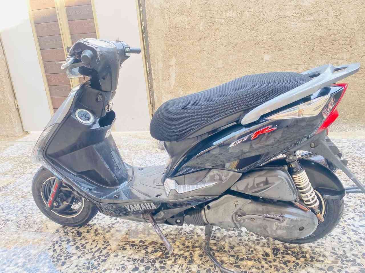 السلام عليكم ثعلب 2009 للبيع سعرها 850 فيها مجال للطيبين عنواني بلديات رقم الهاتف***********
