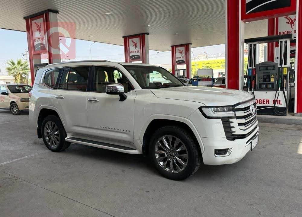 land cruiser 2022 
VX 
119،000km 
*********** واتساب 
عنوان اربيل أربيل, العراق

نص مكتوب في الصور:
- IQ *********** ***********
- iQ