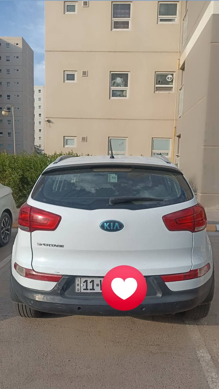 السلام عليكم
سبورتج موديل 15.. خليجي.. 

رقم بغداد .
سنويه جديده بسمي 
هزه جديده 
غرمات صفر 
السونار موجود  فقط صبغ باب ونص باب كما موضح بل سونار   ماامبدل اي شي ..
السعر145 وبيه مجال للطيبين 
العنوان مجمع بسماية بغداد
***********
