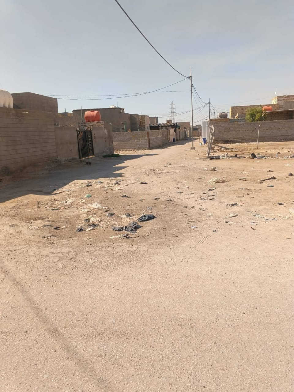السلام عليكم يا رزاق ارزقنا قطعه 300 متر وركن على ثلاث شوارع للبيع حي الزيتون منطقه سي كافه الخدمات بيع مستعجل وجهيه 21 ونزال 14 السعر 18 وبيها مجال بيع مستعجل سنه 25 باسم المشتري داور العنوان ديوانيه ***********
