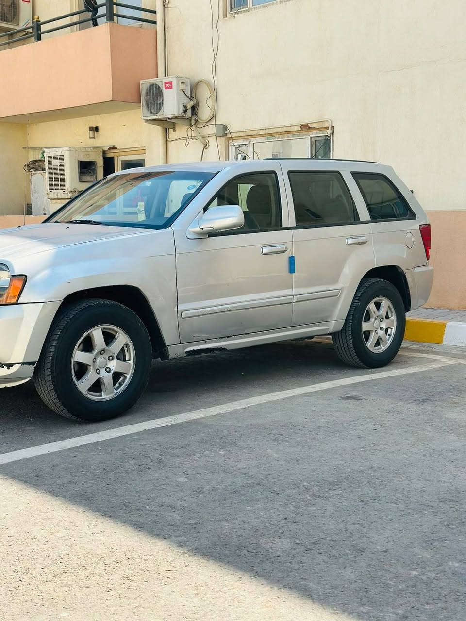 جيب لاريد 2008جديده السعر مناسب  تجي وتقتنع وعيوني اللك
محرك V6 3.7L سته سلندر مرغوب كيرو محرك بشرط  ( سيارا رقم سليمانيه تحويل شرط بسمي )
سياره بدون حادث بيه رشتين بالباب والبالجاملغ بدون دواخل تخم تاير جديد شاده وحداديه جديد سويته وسنويه ولوحات جدد بأسمي 
سياره نضيفه ومال جناي
مواصفات ،  
 -داخل اسود  رصاصي  كهرباء-
  - تحديد سورعة - بلاجكتور -
 - مري كهربا  و ويل كب  بلادي
سياره جاهزه للاتصال ***********
