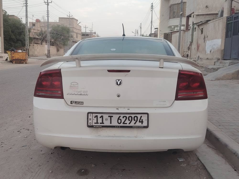 جارجر  2008 / 3.5 V6 للبيع
السيارة مرتبة ونظيفة بالنسبة لموديلها، دواخل نظيفة، گير مضبوط، حدادية مضبوطة، تبريد شغال، والسيارة كاملة مثل ما مبين بالصور.
المكينة مبدلة حديثاً واشتغلت تقريباً 3 أسابيع، بعدها صار بيها عطل والمكينة حالياً ما تشتغل، العطل غير مشخص وما عندي علم إذا بسيط أو تحتاج تبديل ، لذلك البيع على وضعها الحالي .
السيارة بيها ضربة قطعتين.
اللي يعرف بالجارجر والـ3.5 يعرف سعرها، وخصوصاً أن الجير والحدادية والتبريد والدواخل كلها بحالة طيبة وسعر المكينة كاملاً طايح من السعر الكلي .
المكان: البصرة 
السعر: 86 ورقة
بيها مجال بسيط  بعد المعاينة
*********** آفاق, القادسية
