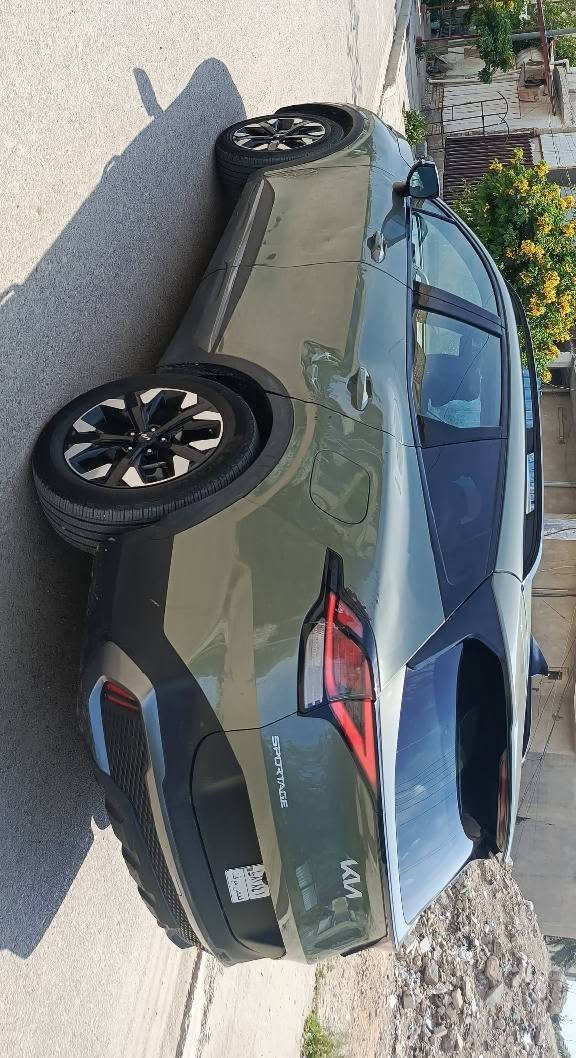 👑 للبيع فقط (بدون مراوس) | كيا سبورتاج X-Line هايبرد بلكن (PHEV) 👑
النظام: بنزين + كهرباء شحن (PHEV) 
محرك 1600 تيربوو بقوه261 حصان
| دفع رباعي مستمر (4WD)
الموديل: [2024]
الممشى: 14 ألف ميل فقط
اللون: زيتوني🫒
الرقم: بغداد بأسمي (تحويل مباشر)
🔍 حالة السيارة:
البودي: ليبل واحد بدون تبديل أو صبغ.
 تعديل بارد بسيط وشخوط جهة السائق يحتاج ترتيب حق 5 ورقات ينزل من السعر 
 الضرر : مقدمة السيارة من الاسفل الشاصي واللغود: اللغود مكفولة، الشاصي الايسر ضرر خصرة بسيطه جداً معدلة ومصبوغه و الايمن تعديل قاعدة فرام ممه  ( التقرير مرفق بالسونار).
💰 السعر: 163 ورقه  
📍 المكان: بغداد - الكرخ
📞 للتواصل (اتصال + واتساب): *********** بغداد, العراق
