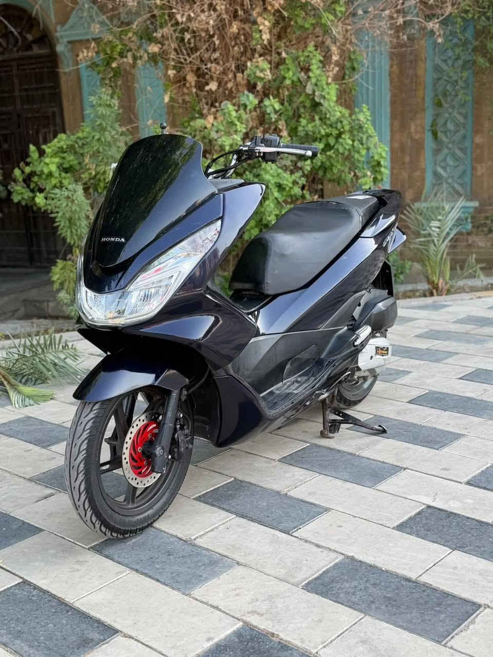 السلام عليكم من رخصة الادمن دراجه pcx مال رمبه الجيل الثاني ياباني مآل رمبه  الدارجه مفوله ومكفوله كفاله عامه مابيه اي نقص وهاي كدام عينك السعر مليون و800الف  العنوان بغداد الكرخ للإستفسار الاتصال برقم ***********
