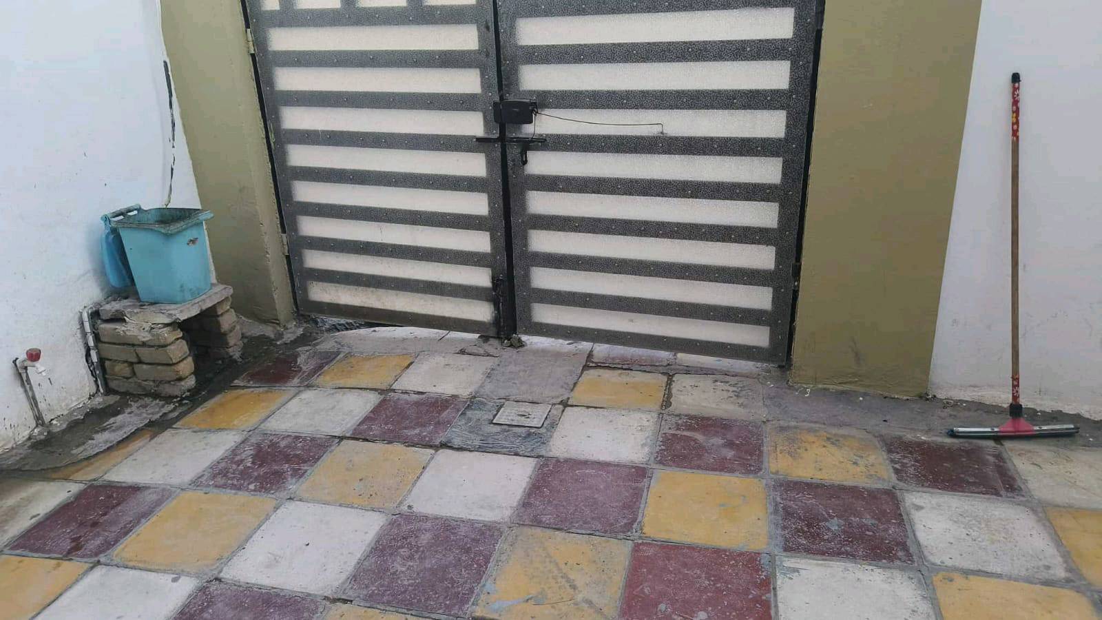 السلام عليكم بيت للبيع مساحه 140متر سعر95 وبيه مجال طابو زراعي سند25 البيت متكون من صاله وغرفتين يوجد في المعاره قرب مدرسة ثانويه معادن الحكمه 
للتواصل: ***********
‏‪***********‬‏
