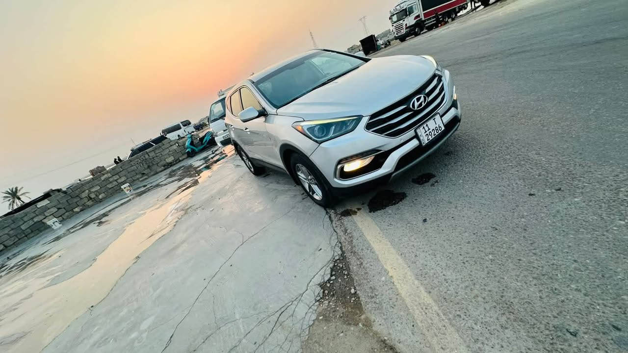 السلام عليكم هونداي سنتافي مديل 2017 اصل وارد امريكي رقم بغداد نكليزي بسمي تحويل مباشر حادث بنيد وجاملغ جهه السايق وتصليح بمقدمه الشاصي شويه وباقي السياره كفاله نص فول كشنات مخمل تحكم ستيرن شاشه صغيره مكينه كير حداديه جديد ومكفول سياره مال جناي  بيع او مراوس حسب القناعه مكان السياره البصره قضاء القرنه للاستفسار الاتصال/ ***********
