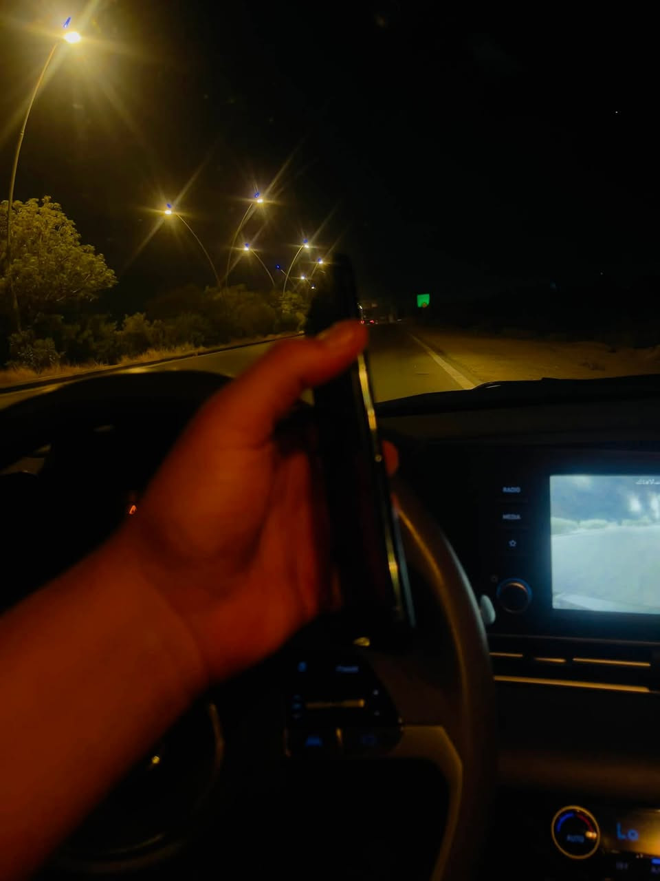 ايفون ١١ برو ماكس جهاز جديد
الاجهاز مبدل بطارية اصلية 
الذاكرة ٢٥٦
المكان الدورة 
الرقم ***********
الجهاز دبل سيم كارت 
الفيس ايدي شغال 
والجهاز جديد نضافة 💯 
السعر ٣٢٥ قفل
