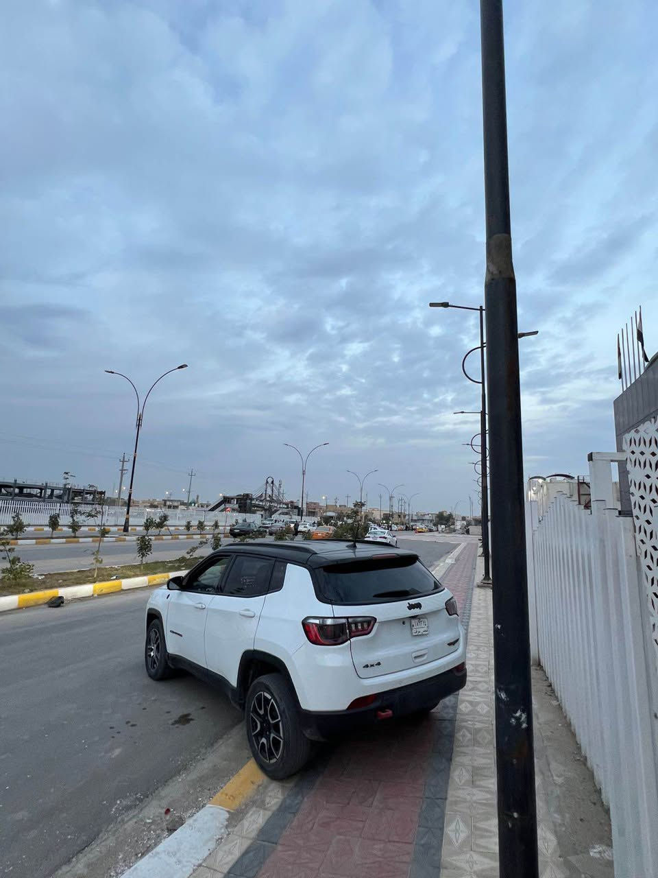 السلام عليكم

جيب كومباس 

موديل 2024

فئة / ترايل هوك 

فور ويل 

متعدد وضعيات القيادة

اوتو - جبال - ثلج - صخور - رمال - نزول منحدرات 

شاشة كبيرة كار بلي

كشنات جلد

رادار امامي وجانبي وخلفي

تحديد مسار 

سياقة اليه

محرك 2000 تيربو

ماشيه 23000 ميل

الضرر /جاملغ مبدل صبغ طرف البنيد تعمير بابين طلع كلين من امريكه جاملغ خلفي 

 الرقم شهداء ذي قار مرقم او كامل 

مكاني / ناصريه  

السعر /140 ✔️
صور الحادث بالمنشور 
مراوس عادي ترهم 

للاستفسار : *********** ناصرية, ذي قار
