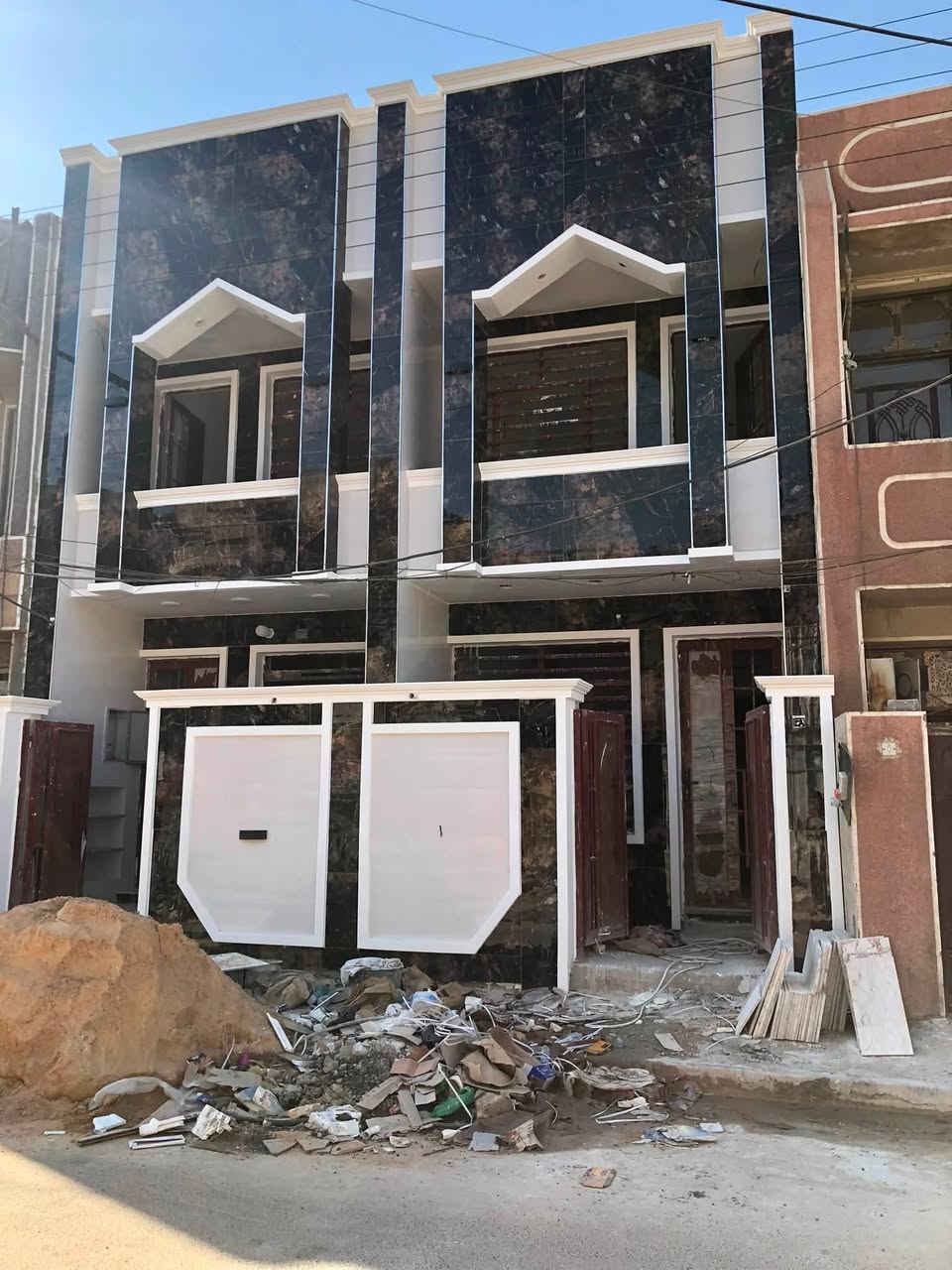 🧿﷽ 🧿
 📌 مشتمل  للبيع 🏡
📌تسليم مفتاح 🔐مبني بأحدث المواصفات 
📌مساحه 76 
📌ط1 كراج وحولي واستقبال  وغرفه وخدمات
📌ط2 غرفتين نوم  وخدمات وسطحين وبيتونه
📌 الرصيف 3م والشارع 12م
📃✏️العنوان 📌 بغداد  الشعب قرب جامع بدريه 🏡 

📌عنوان المكتب #مڪتبَ_آلُِعٍدِآلُِة_لُِلُِعٍقٌآرٍ 
 بٰٰيٰع&شراء&بٰٰناء&هدم&دور &تہٰصہٰميٰم &اشرافہٰ&تنـِفيـٍذ
📌🌐بغداد الشعب شارع الاسواق المركزية مجاور مسبح العدالة 🌐
📌للاستفسار اتصل ☎️ 📞 *********** ويوجد واتساب وماسنجر
حٍسين آلُِشُآمي لُِلُِعٍقٌآرٍآت🪐
اتعلموا إشارة إشارة الأصدقاء
