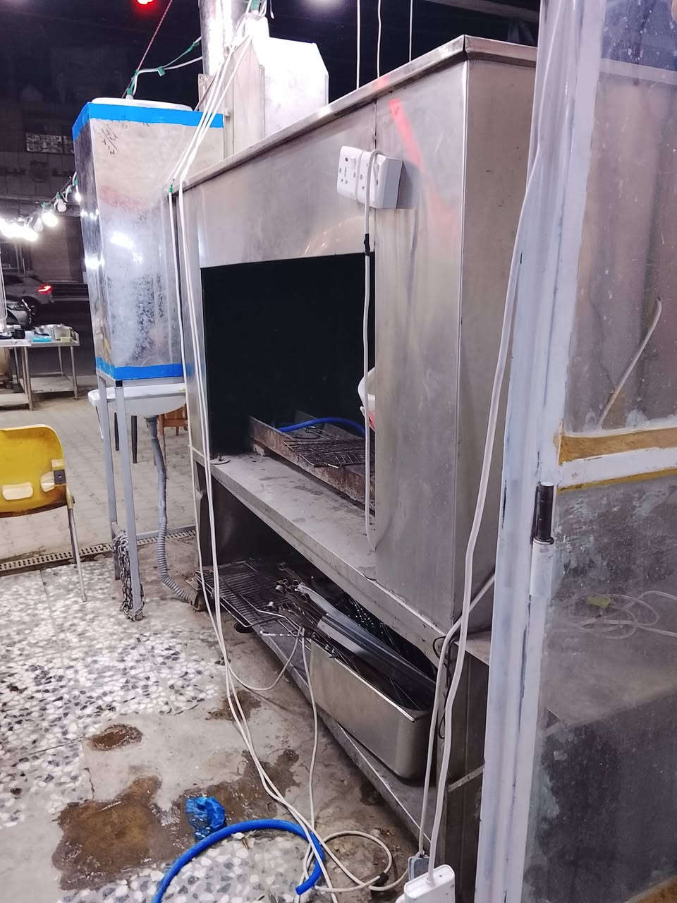 للبيع غراض مطعم شويات كباب وعارضه لحم وعندي مي سل ستيل للتواصل
خاص او عل واتساب ***********
