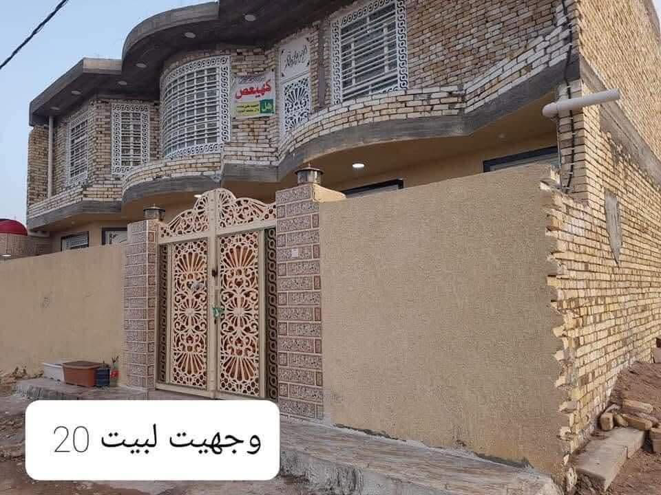 بيت للبيع في الكوت الجديدة سند 25 مساحته 300 متر ركن على شارعين
مكانه شارع الصب
بگاع الاماره  ركن علا شارعين ركن منهن علا شارع الصب والركن الثاني ع شارع التراب عرض الشارع 10 أمتار. الصفحتين
تحت البناء 225 متر
وباقي قطعه 75 متر
صابهه  رباط كامل  يعني مصبوبه مخططه رباط مال محلات فقط عوزهه
هيكله بل طابوگ 

بي اربع غرف نوم ثنين جوه وثنين فوك وستقبال وصاله حمام تواليت غربي تواليت شرقي مناور ثنين مطبخ حار مطبخ بارد وبي غرفه عل سطح بس ماكامله 
سعر 150 وبي مجال كلش قليل ***********
