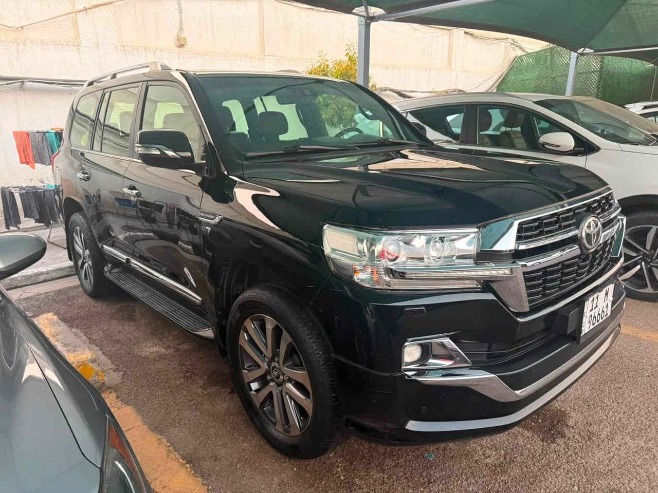 تويوتا لاند كروزر VXS
موديل 2016

المحرك: 5.7 لتر V8
ناقل الحركة: أوتوماتيك
الممشى: 144,000 كم
السعر: 48,500 دولار – قابل للتفاوض
الموقع: بغداد – العراق

المواصفات والحالة:

* محرك V8 سعة 5.7 لتر، قوي وسلس بالأداء.
* ناقل حركة أوتوماتيكي.
* مقاعد وداخلية جلد فاخرة.
* نظام تكييف مزدوج.
* كاميرا خلفية مع حساسات للمساعدة على الاصطفاف.
* السيارة بحالة ممتازة ومحافظة وجاهزة للاستخدام.
* سجل صيانة كامل متوفر.
* بدون حوادث وعنوان نظيف.
* إمكانية فحص وتجربة السيارة متاحة.

لاند كروزر الأسطورية التي تجمع بين الأداء القوي، الراحة 

والفخامة، والاعتمادية العالية على الطرق وداخل المدينة.

للاتصال:

***********
