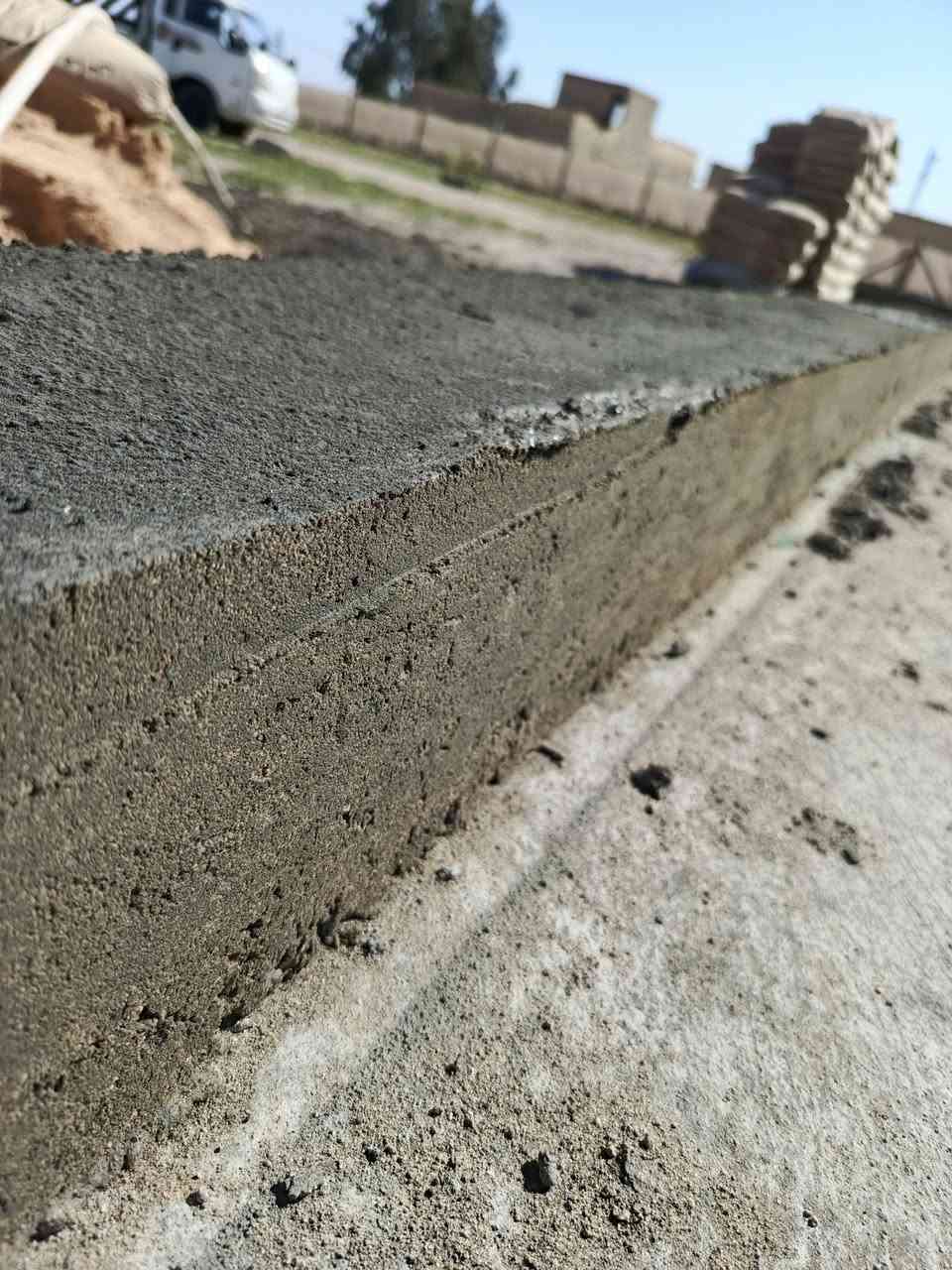 ((( ملاحظة : لنتعامل بالاقساط .. نتعامل بالاقساط )))
العمل #نقد و ب الأقساط 
((🏠🏠نسلم  البيت 400 الف دينار للمتر فقط 🏠🏠))

🔑" العرض الانشائي للبناء بسعر400  الف دينار للمتر 🔑
" (((تسليم مفتاح كامل 🔑🔑🏠))))
فقط ذرعة سقوف .. يعني المناور و الستارة و السياج الخارجي و الكراج و سقف الصحيات و السبتتنك و سقف السبتتنك  [ الخزان ] والطارمه وأعمال الطارمه من الصب و التطبيك و العمل و مواد العمل  مجانا كلها من ضمن الذرعه   👍👍
فقط ذرعه سقف 

وفق المواصفات الانشائية التالية :-

1️⃣ تنظيف الموقع بالكامل مع فرش طبقة من الجلمود والسبيس للوصول الى المستوى   المطلوب وحدلها بصورة كامله مع رش الماء اثناء الحدل لتحقيق الصلابة الكامله للارض 
2️⃣ رش الارض بالمبيد الحشري الكلوريدين مع فرش طبقة من الناييلون الزراعي السميك للمحافضه على المونه الاسمنتيه و بناء هيكل خرساني قوي 
3️⃣ تأسيس شبكة مجاري باستخدام بواري نوع امل الشريف 4 انج المصري او سمارت هوم او راك ثيرك او اي نوع آخر يكون حسب طلب صاحب البيت 🏠 والعمل يكون بيد سباك ماهر 

مع حساب كافه الخدمات للبيت _غساله صحون _غساله ملابس _ سنك _ خلاطات _ غربي دفن _ غربي ضاهري _ صاروخيه ...لخ مطبخ عصري حديث متكامل لجميع الخدمات 

4️⃣ الاساس رفت و تسليح الجسور للرفت بالحديد العراقي   FF   او السعودي مع فرش حصيرتين شيش بابعاد 30*30 حسب الاقطار 16ملم  للجسور مع 12 ملم للحصيرتين 
* استخدام اتاري للجسور بمسافة 25 سم بينهم 

5️⃣ صب الرفت بالاسمنت الماس المقاوم للاملاح   وبارتفاع 40 سم للدواخل و20 سم للخوارج    خلطة   C30
او صب موقعي [ خباطه موقعيه] رمل مغسول وحصوو مكسر واسمنت الماس 💎 المقاوم للاملاح مع فابريتر 

6️⃣ المباشرة بصب البتلو بارتفاع  15 سم او 10 سم   باستخدام قوالب   و حسب المخططات المعتمدة للدار و حسب الخارطه الخاصه بل دار 

7️⃣ البناء يكون بالطابوق الجمهوري وبارتفاع 3.50 او 3.40 سم للطابق الارضي و320  للطابق الاول و 3 للبيتونة 

8️⃣ تسليح السقوف بالحديد  العراقي    FF  او فان ستيل او مد ستيل او اي نوع ناجح بل فحص  بطريقة الحصيرتين المتخالفة بابعاد 30*30 مع عمل جسور مخفية بحسب المخططات الانشائية و حسب فضاء البيت 🏠
مع عمل مردات الماء 
مع اعمال النجاره نكمل اعمال الكهرباء 🔋 و نشر الجكشنات و بواري السبالت و بواري الانترنت والكاميرات والستلايت والصاروخيات ونوازل تصريف مياه الصرف الصحي و البواري الطاقه الشمسيه لان التطور مقبل على الطاقه الشمسيه حتى لا يضطر صاحب البيت 🏠 للتفليش في وقت لاحق 

*  تستخدم هذة المواصفات للطابق الاول و البيتونة 

9️⃣ عمل رباط نازل فوق الشبابيك و وجه الدار  بارتفاع 30 سم او 40 سم 

🔟 اطارات فريم حديد للشبابيك او تطبيك بل مرمر او البورسلاين  الابواب الالمنيوم 

1️⃣1️⃣ سقل السطح بل ساقوله [ هلكوبتر ] = ملاحظه _  يكون اعمال السطح حسب اختيار صاحب البيت _ روف كارد او اي معالجات اخرى 

1️⃣2️⃣ اعمال اللبخ و السقل للستارة و البيتونة و المناور الخدمية 
* لبخ سقل لجوانب الدار و تجهيز الواجهه للصبخ 

1️⃣3️⃣ تأسيس شبكة ماء ثلاث خطوط للفضاءات الصحية من مطابخ و حمامات باستخدام بواري نوع الامل الشريف المصري او               التركي او سمارت هوم او البيتا ...لخ 
* يكون عمل الصحيات على نظام الحديث 
* تأسيس خطوط  تقطير و صواعد للسبالت دفن مع صاروخيات للمطابخ علما ان العمل يكون بنضام النوازل المتعدده 

1️⃣4️⃣ تأسيس شبكة كهرباء نوع سيمنز للسقوف و الجدران  مع خطوط  كامرات و ستلايت و انترنيت و الطاقه الشمسيه 
* استخدام اسلاك كهربائية نوع الفنار السعودي 
* تكون عدد النقاط الكهربائية  4  نقاط كهرباء  للفضاء و تكون عدد الانارة 4 للفضاءات الصغيرة و 6 للفضاءات الكبيرة مع نقطة حرارية لكل فضاء 
* استخدام فتنكات كهربائية للنقاط و الانارة نوع الفنار السعودي او اديسون الاماراتي بضمان 10 سنة استبدال او وزن 🏋 

1️⃣5️⃣ اعمال الجص و البورك للجدران الداخلية باستخدام مساطر كل 75 سم و على ثلاث مراحل حيث المرحلة الاولى اعمال الشربت او الطرطشة باستخدام اسمنت مقاوم و المرحلة الثانية عمل الجص للجدران و السقوف و المرحلة الثالثة عمل البياض باستخدام بورك المالج الاحمر 
1️⃣6️⃣ صبغ الدار 🏠 و الصبغ حسب اختار صاحب البيت 
* اعمال سقوف ثانوية للحمامات 

1️⃣7️⃣ اعمال تغليف الجدران للمناطق الصحية للحمامات و المطابخ بالسيراميك الهندي او الاسباني و بسعر اقصاه (13.000) دينار للمتر المربع الواحد او السيراميك الايراني 

1️⃣8️⃣ اعمال تطبيك الارضيات للدار:
* تطبيك الطابق الارضي و الاول مع البيتونة بالبورسلين الهندي او كاشي  موزائيك بسعر اقصاه (15.000) دينار للمتر المربع الواحد او بورسلان ال يفا 
* تطبيك ازارة بورسلين لجدران الطابق الارضي و الطابق الاول و البيتونة.
* تركيب بايات درج بورسلين او كرانيت  مع ازارة للدرج كامل .
1️⃣9️⃣ تجهيز ابواب للدار:
* ابواب داخلية نوع       HDF    للغرف لسعر اقصاه 200 الف دينار الى 300 الف ابواب تركية كلش راقيه و انيقه 
* ابواب داخلية نوع      PVC     مقاومة للرطوبة للحمامات لسعر اقصاه 150 الف دينار السراي او اي نوع آخر 

* باب قاصة تركي لمدخل الصالة 
 2️⃣0️⃣ تجهيز و تركيب الاكسسوارات النهائية للحمامات من غربي و شور دوش و المغاسل مع الخلاطات ..لخ 

2️⃣1️⃣ تجهيز و تركيب خزان ماء 2000 لتر مع سخان ماء 120 لتر   او 160 متر او نستخدم كيزرات عدد 2 حسب احتياجات البيت مع تركيب مضخة ماء درجة اولى 

2️⃣2️⃣ اعمال الحدادة 
* تجهيز باب خارجية للكراج حسب النقشة المعتمدة بالتصميم 
* تجهيز باب للسطح حديد و المناور حديد 
* تجهيز درج طوارئ بالسطح للصعود للبيتونة 

2️⃣3️⃣ اعمال تغليف الواجهة تقطيع بورسلاين او لبخ ناعم مع صبغ و كوبلنات فوم  و حسب التصميم المتفق علية مع صاحب الدار 
* تكون نسبة التغليف للواجهة بنسبة 50% حجر او مرمر او بورسلين و 50% لبخ مع طلس 
الخلاصه  في اعمال الواجهه يكون صاحب الدار 🏠 مخير بين طلس و صبغ 

2️⃣4️⃣ اعمال الالمنيوم :
* شبابيك المنيوم مفصلي للواجهة و للشبابيك الداخلية  
* محجر المنيوم للسلم كامل شرايط دائري مع دنك دائرية .

2️⃣5️⃣ صبغ الدار بالكامل لون ابيض او اوفوايت حسب اختيار صاحب الدار نوع  ديلوكس او جوتن 

علما الذرعة تعاونية و الستارة مجانية و المناور مجانية و الكراج مجاني و المواصفات المذكورة تثبت و ترفق بالعقد .

(ملاحظة :- العمل نقدا و ب الأقساط و الدفع  على شكل دفعات حسب مراحل العمل

ملاحظه/ خاصه لصاحب البيت نحن نقدم افضل الخدمات واجود المواد المستعمله في البناء 
يمكن لصاحب البيت أن يختار اي ماده من المواد الموجوده في السوق بدون اي اضافات على السعر 
يعني هوه يختار بنفسه 

***********
    واتساب
***********
