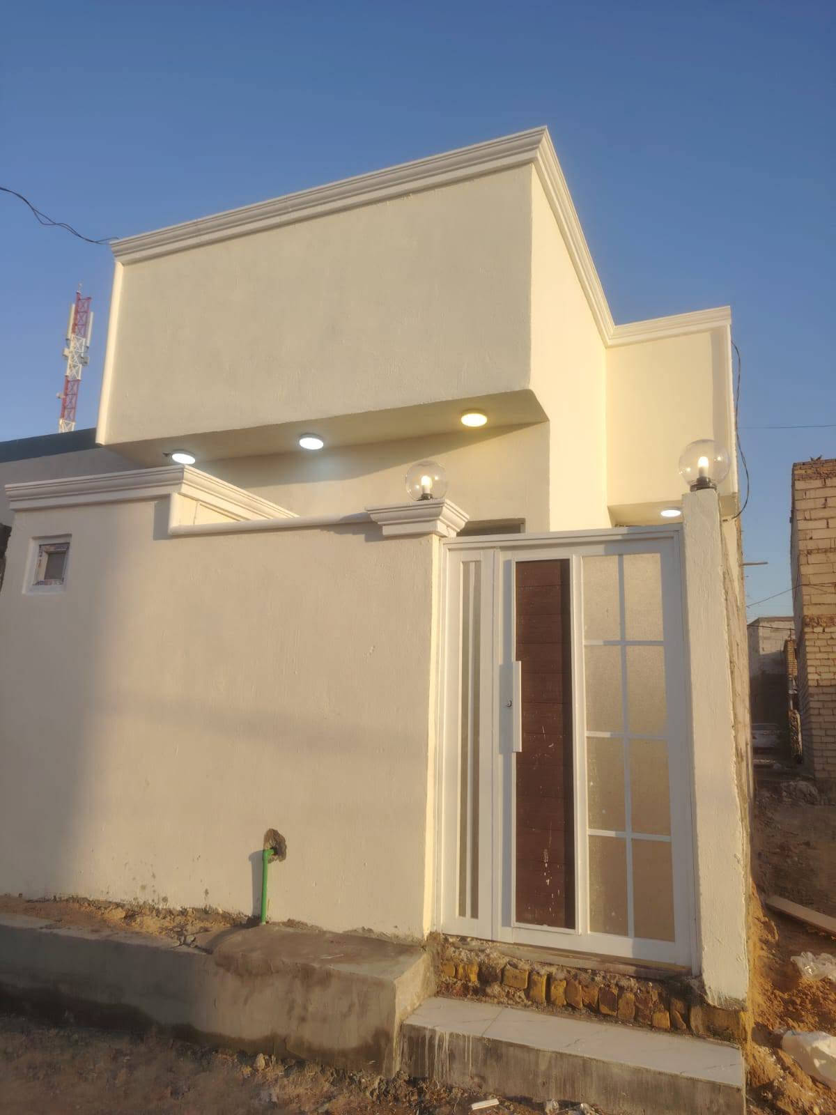 دار 65متر طابو زراعي شارع المطار الجديد شارع علكم بناء بلوك السقف صب كونكريت الساس تجعيب طابوك يحتوي على غرفه وصاله ومطبخ وصحيات داخليه وخارجيه وستقبال البيت كله جمسبور السعر 24وبي مجال البيت فارغ تستلم مفتاح مباشر خط مواده وطني انترنيت ضوئي بي كامل للاستفسار زورو مكتب الغريري ركن شارع حاتم الخير 
الرقم ***********

